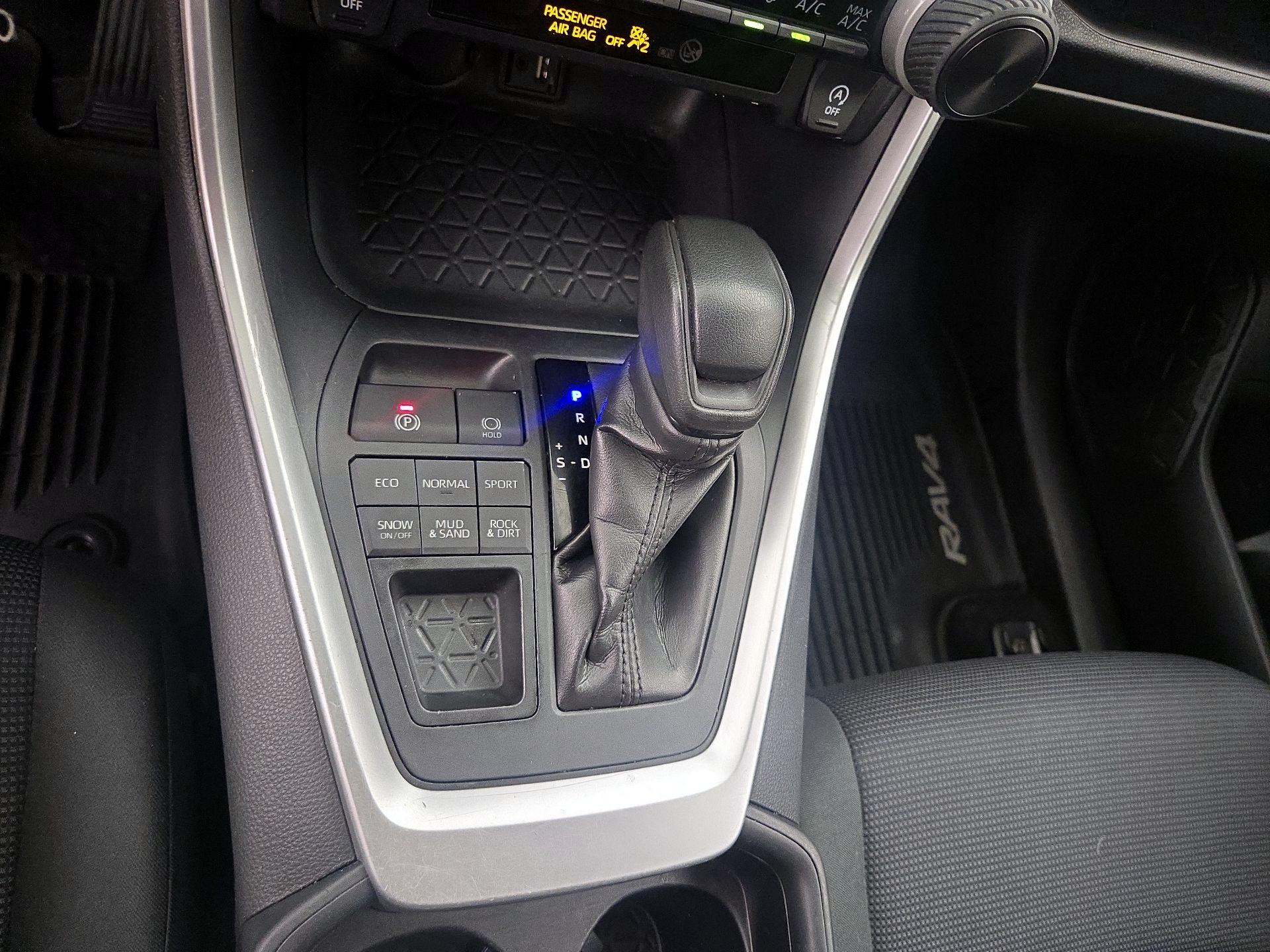 Thumbnail: 2019 Toyota RAV4 - 17