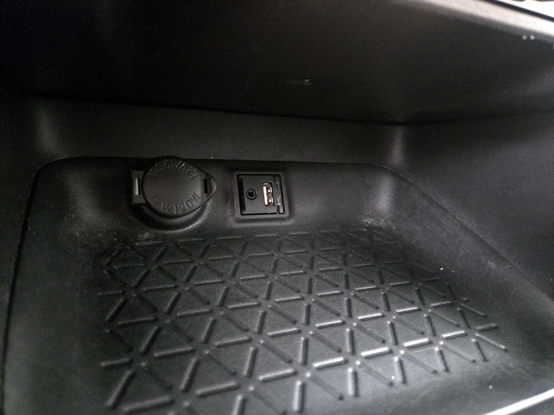 Thumbnail: 2019 Toyota RAV4 - 18