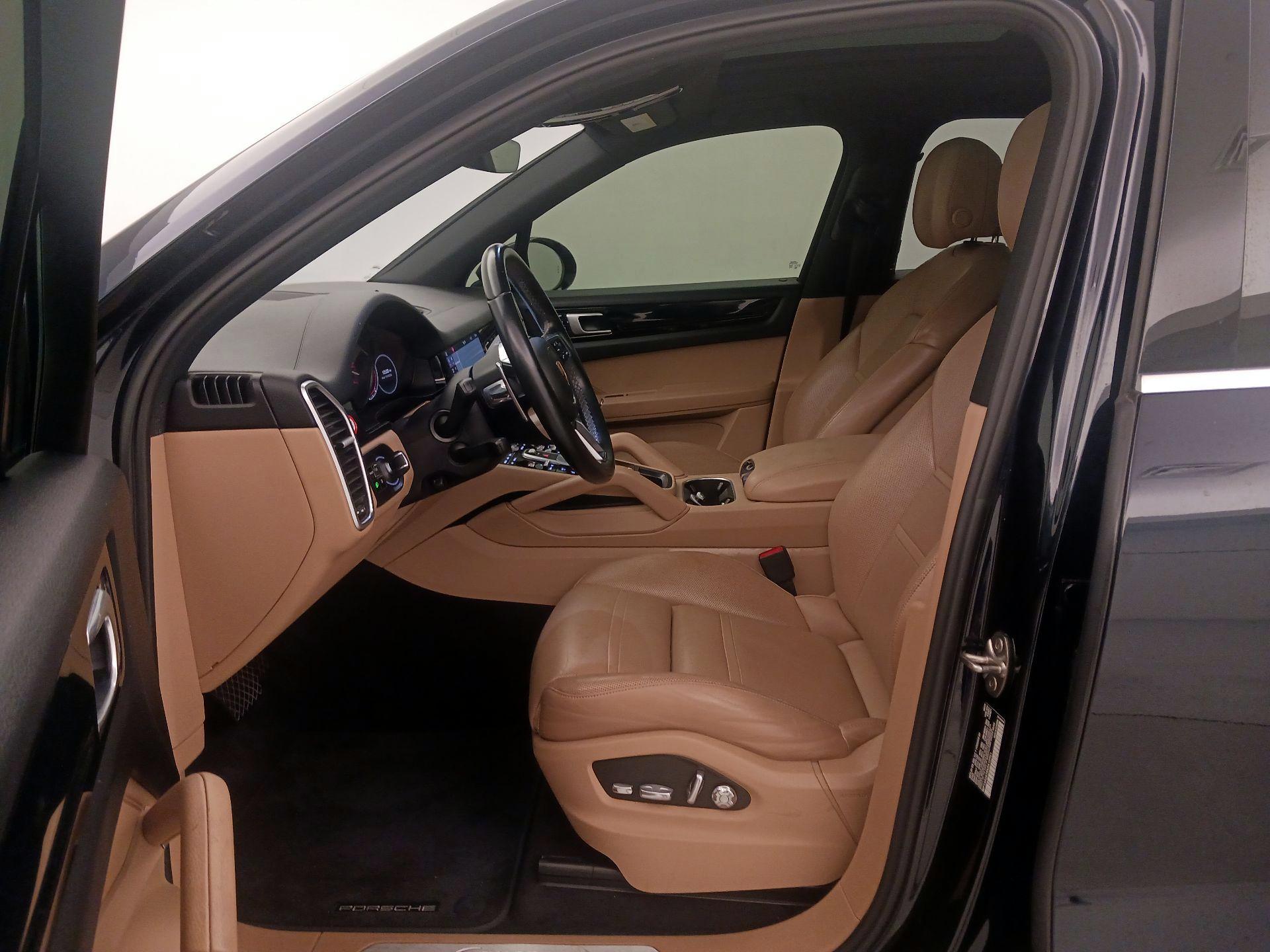 Thumbnail: 2019 Porsche Cayenne - 11