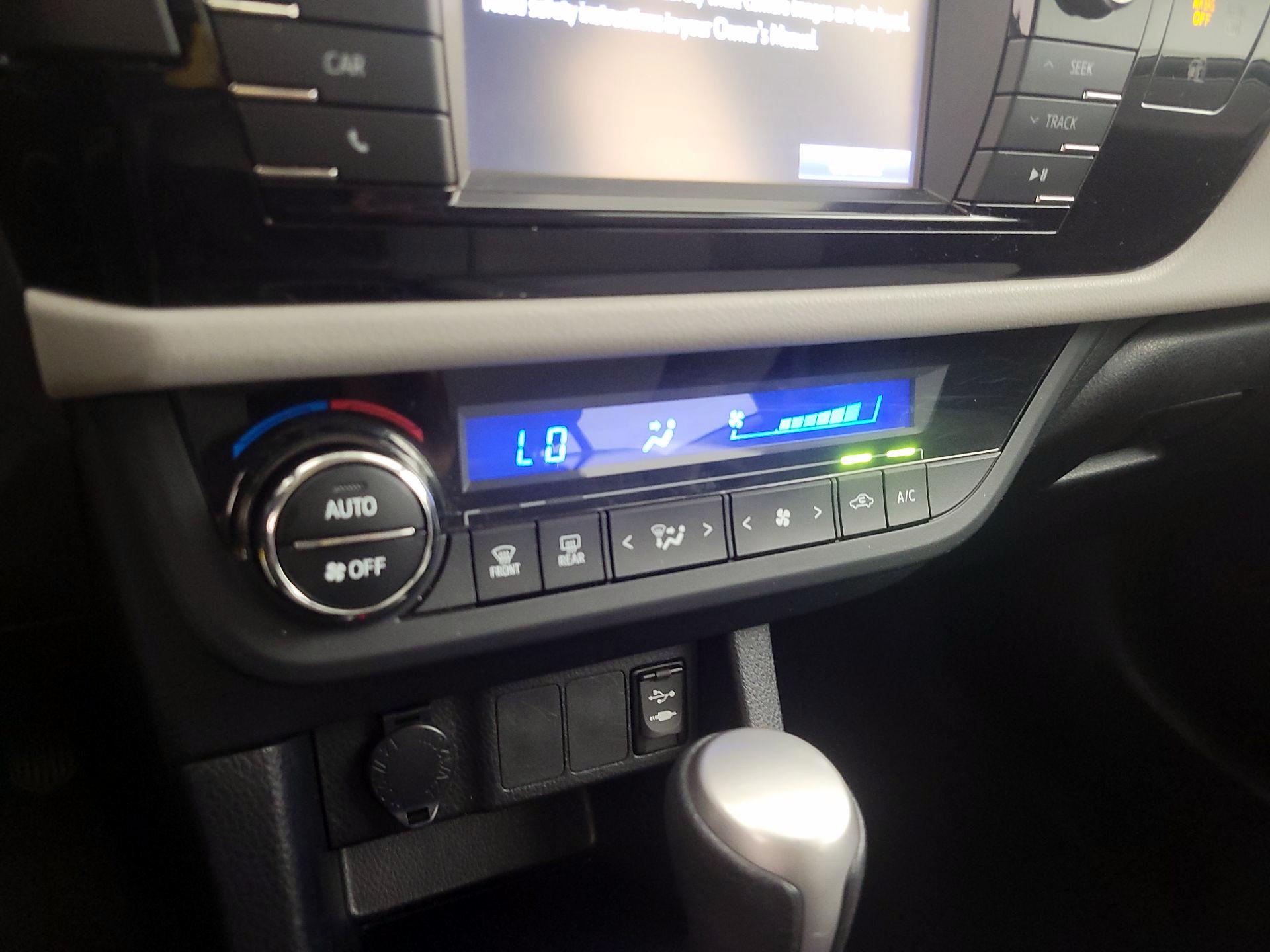 Thumbnail: 2014 Toyota Corolla - 16