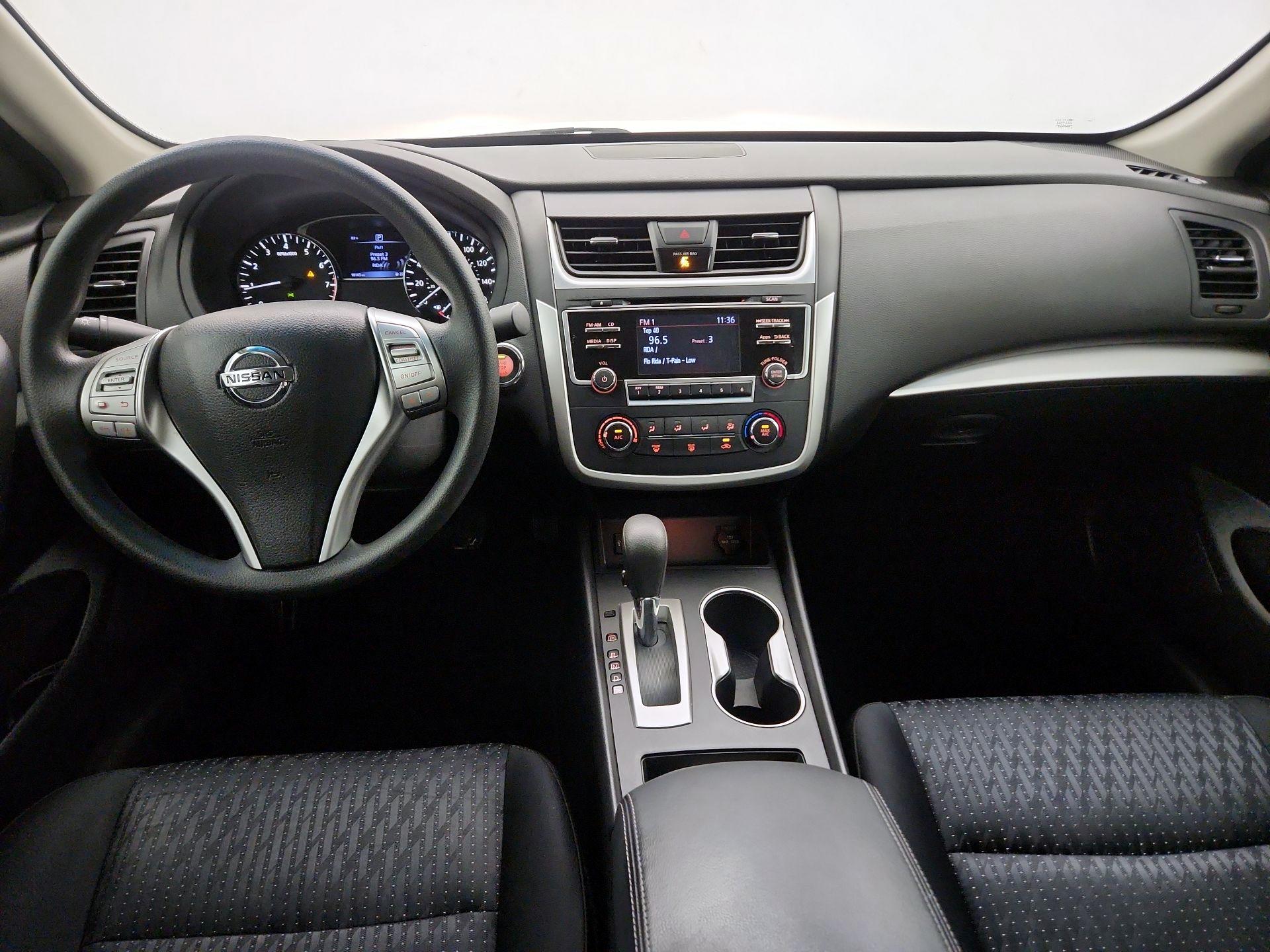 Thumbnail: 2016 Nissan Altima - 9