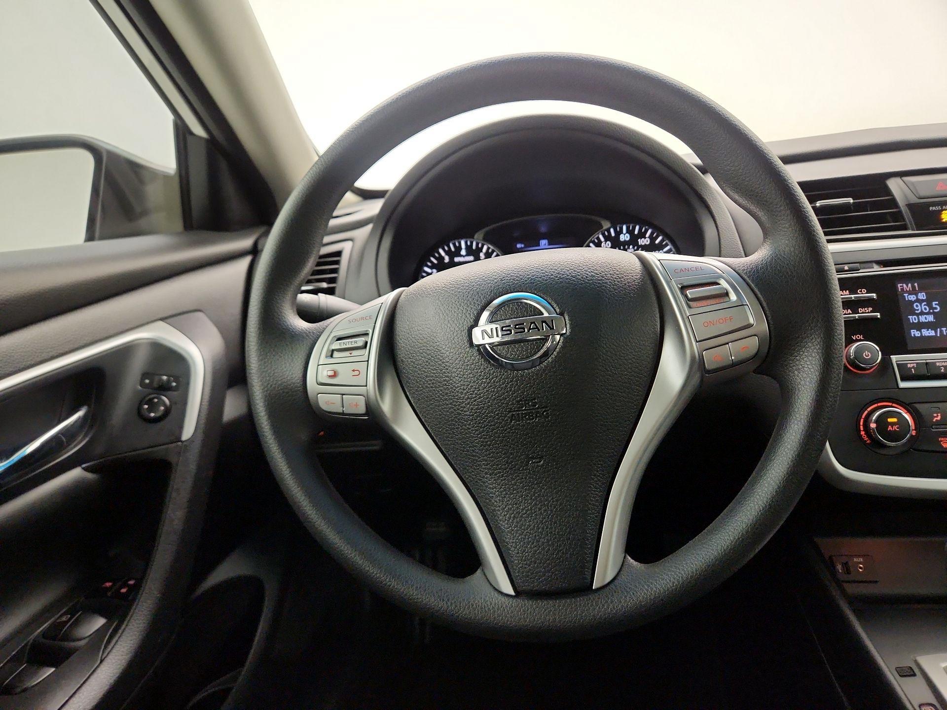 Thumbnail: 2016 Nissan Altima - 10
