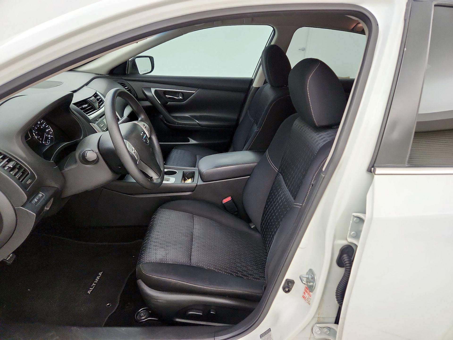 Thumbnail: 2016 Nissan Altima - 11