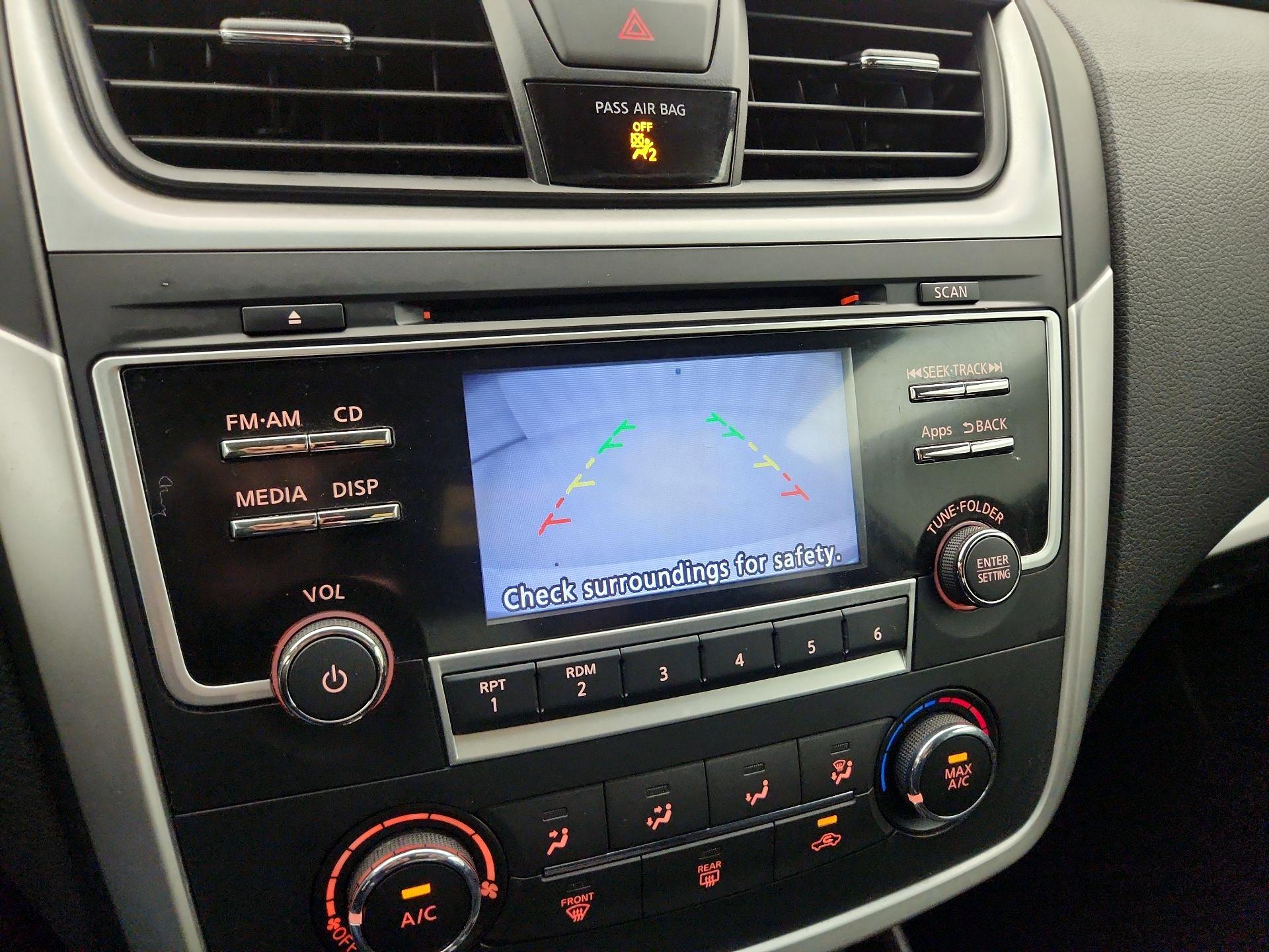 Thumbnail: 2016 Nissan Altima - 14