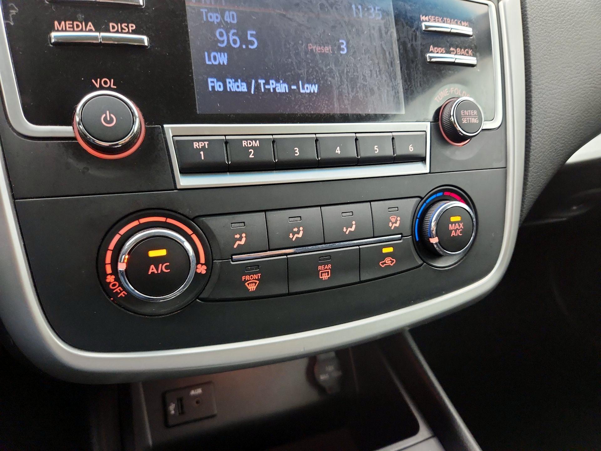 Thumbnail: 2016 Nissan Altima - 16