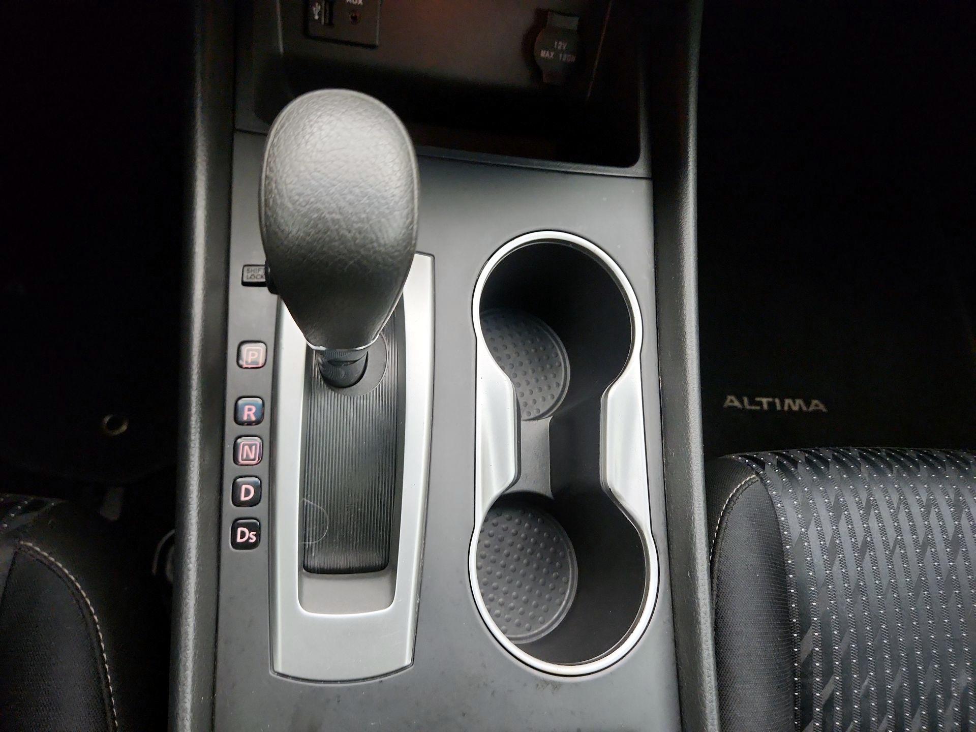 Thumbnail: 2016 Nissan Altima - 17