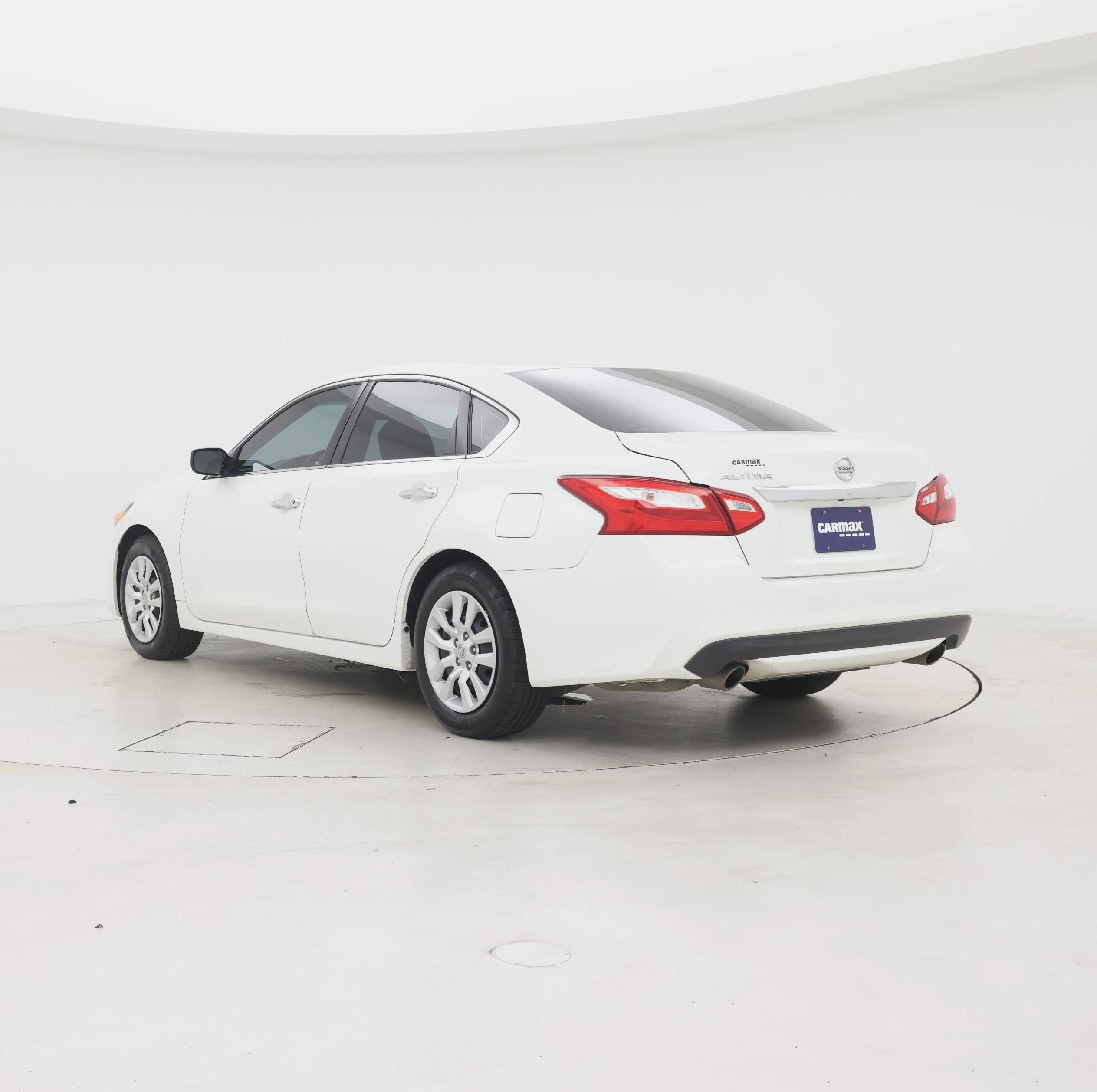 Thumbnail: 2016 Nissan Altima - 2