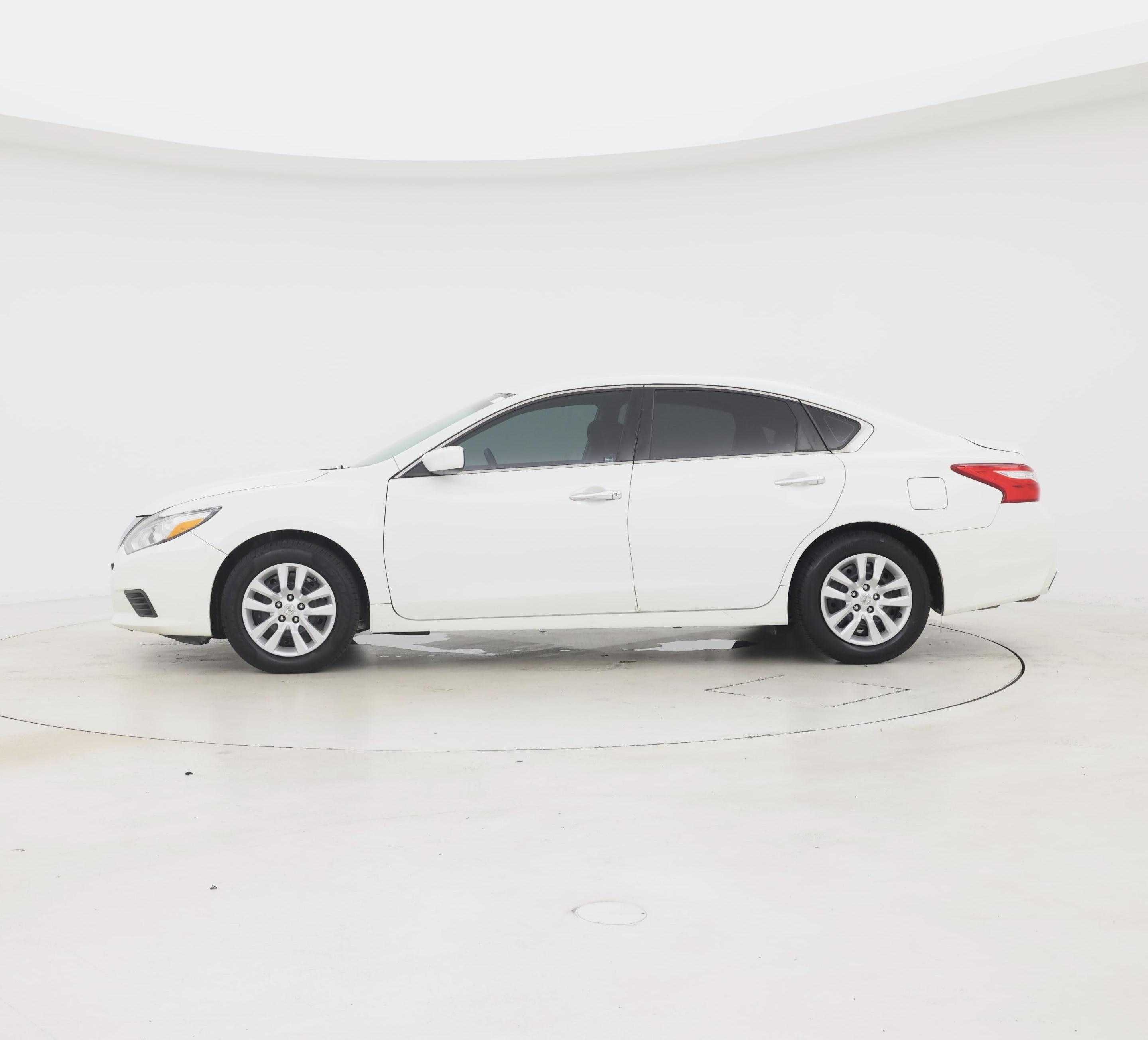 Thumbnail: 2016 Nissan Altima - 3