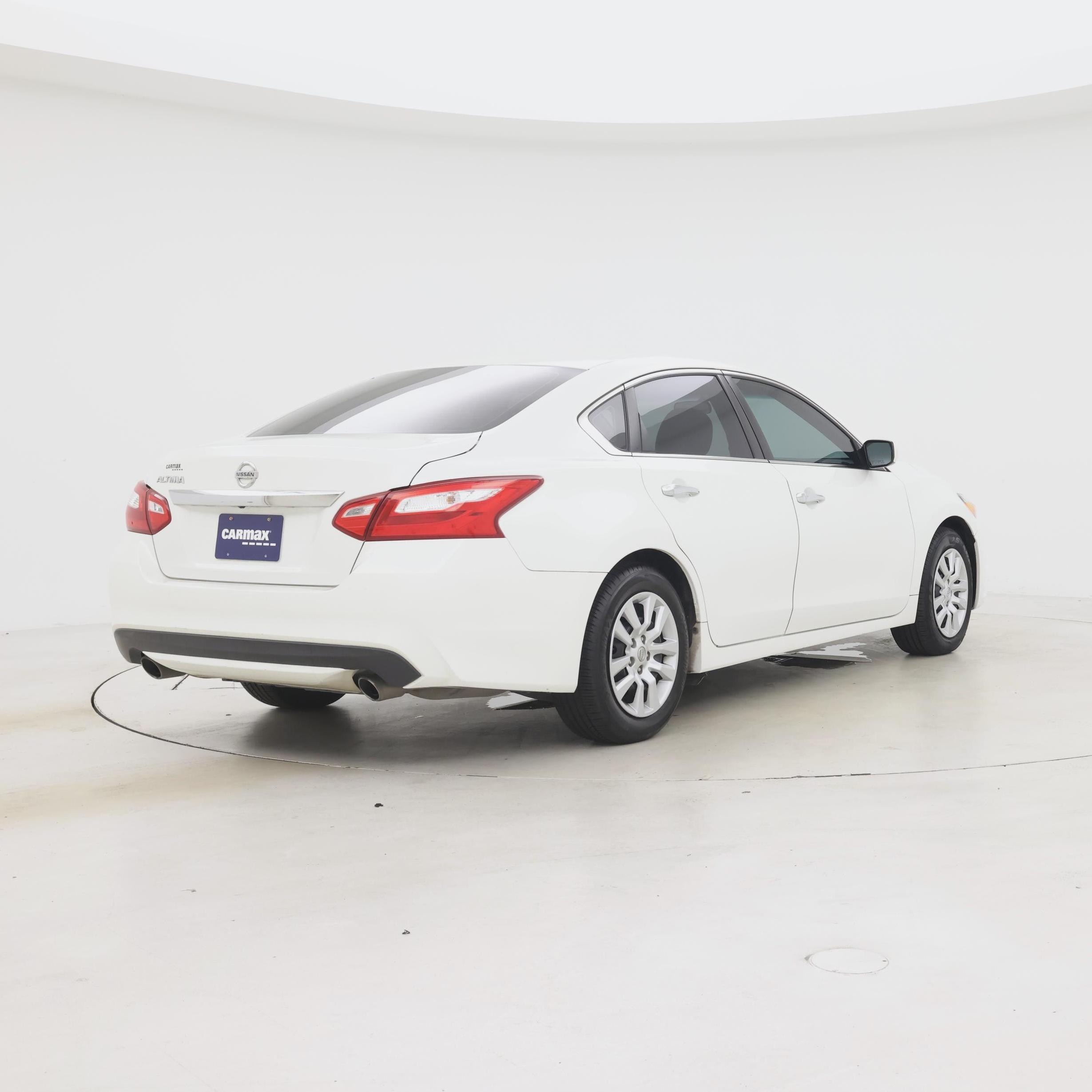 Thumbnail: 2016 Nissan Altima - 8