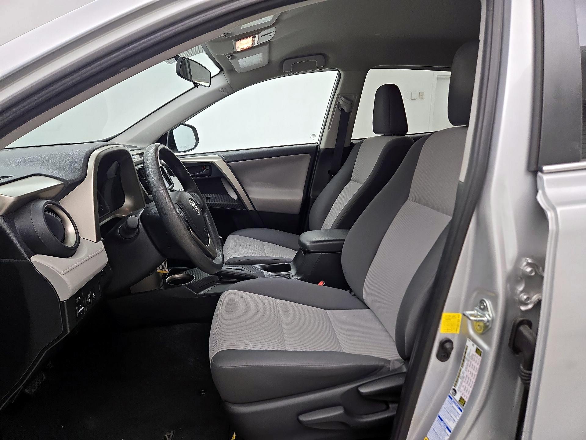 Thumbnail: 2015 Toyota RAV4 - 11
