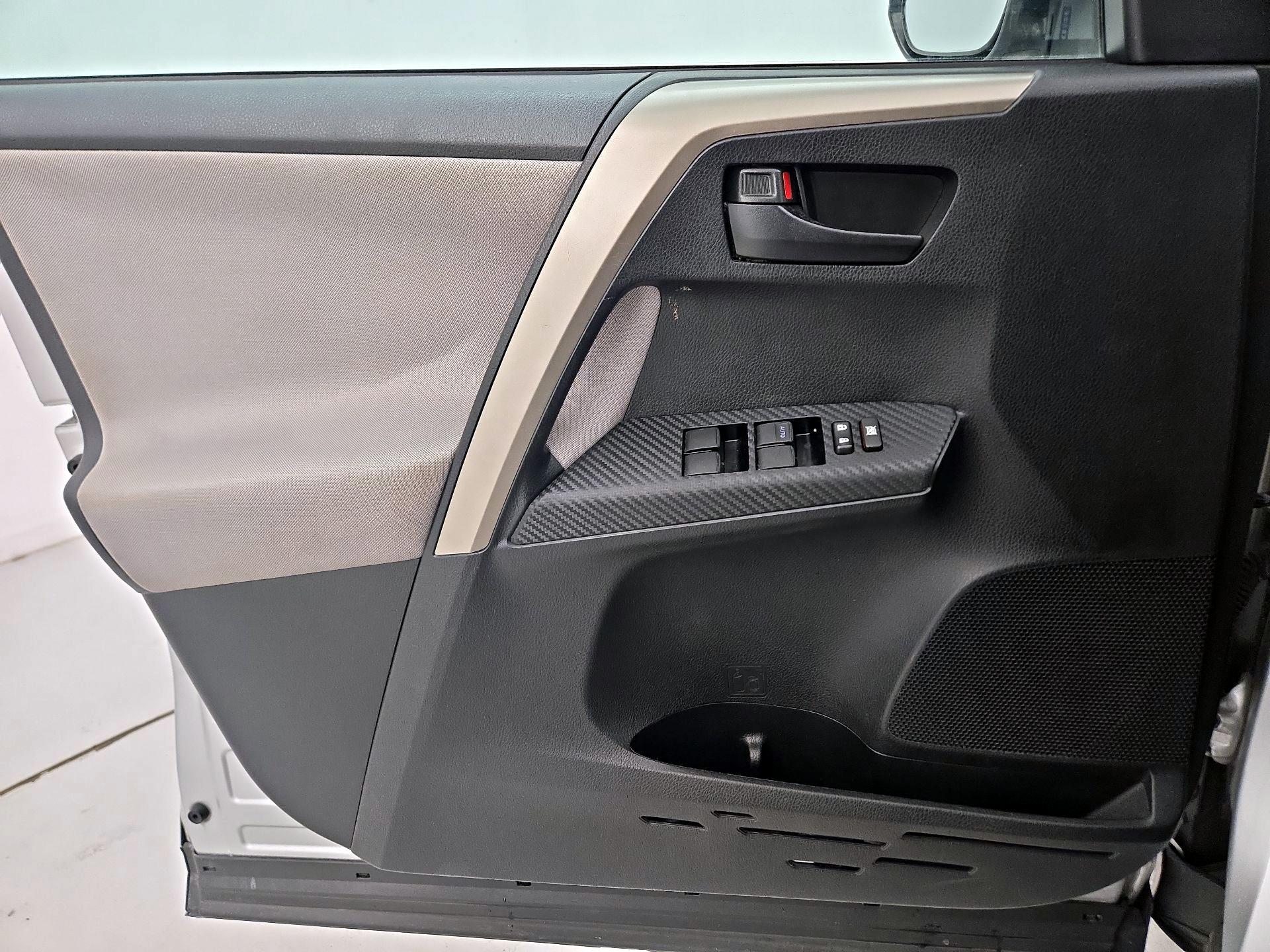 Thumbnail: 2015 Toyota RAV4 - 12
