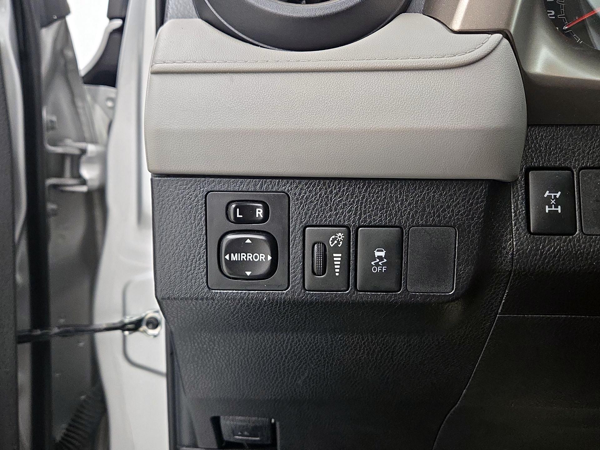Thumbnail: 2015 Toyota RAV4 - 13