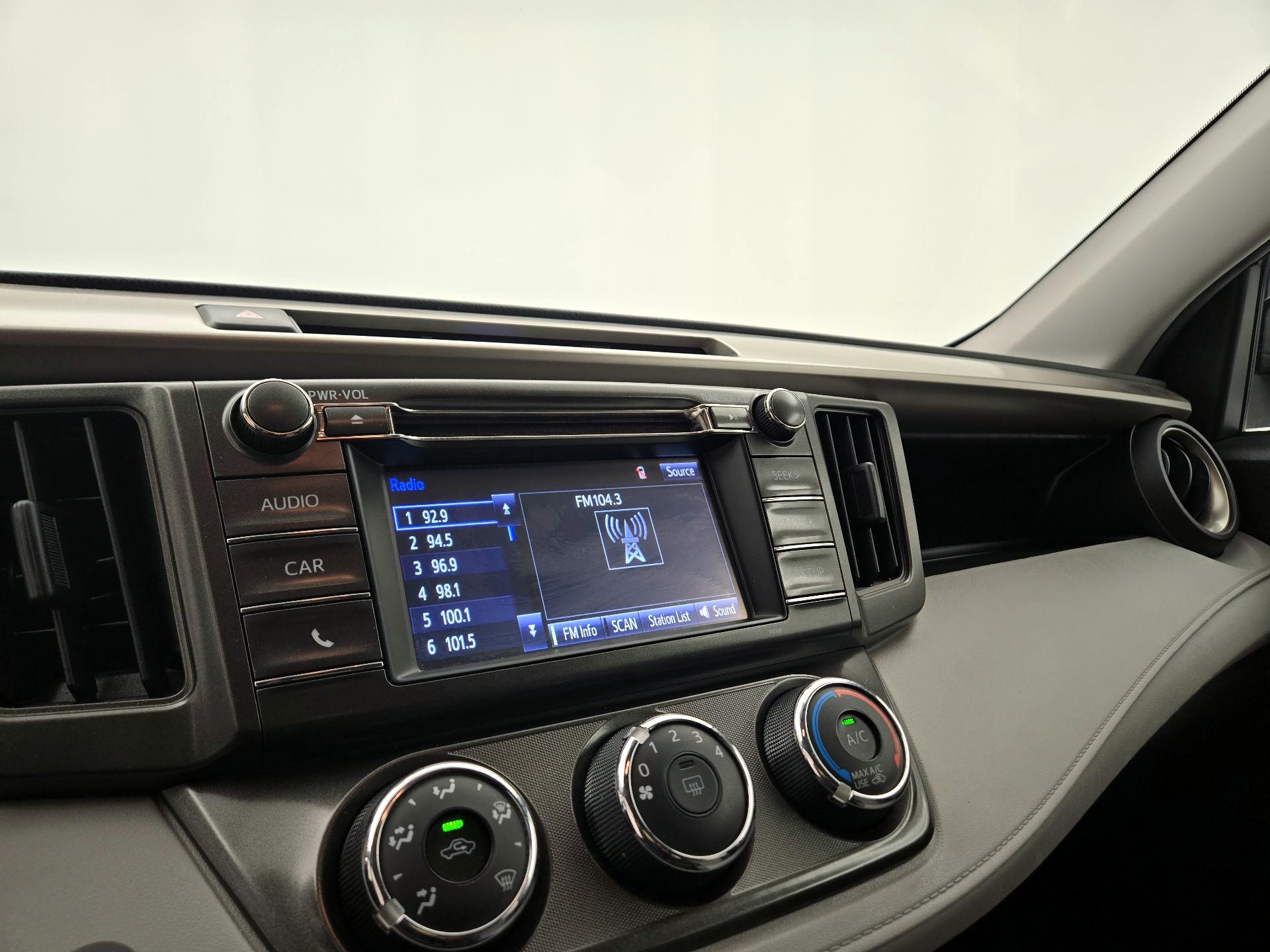 Thumbnail: 2015 Toyota RAV4 - 15