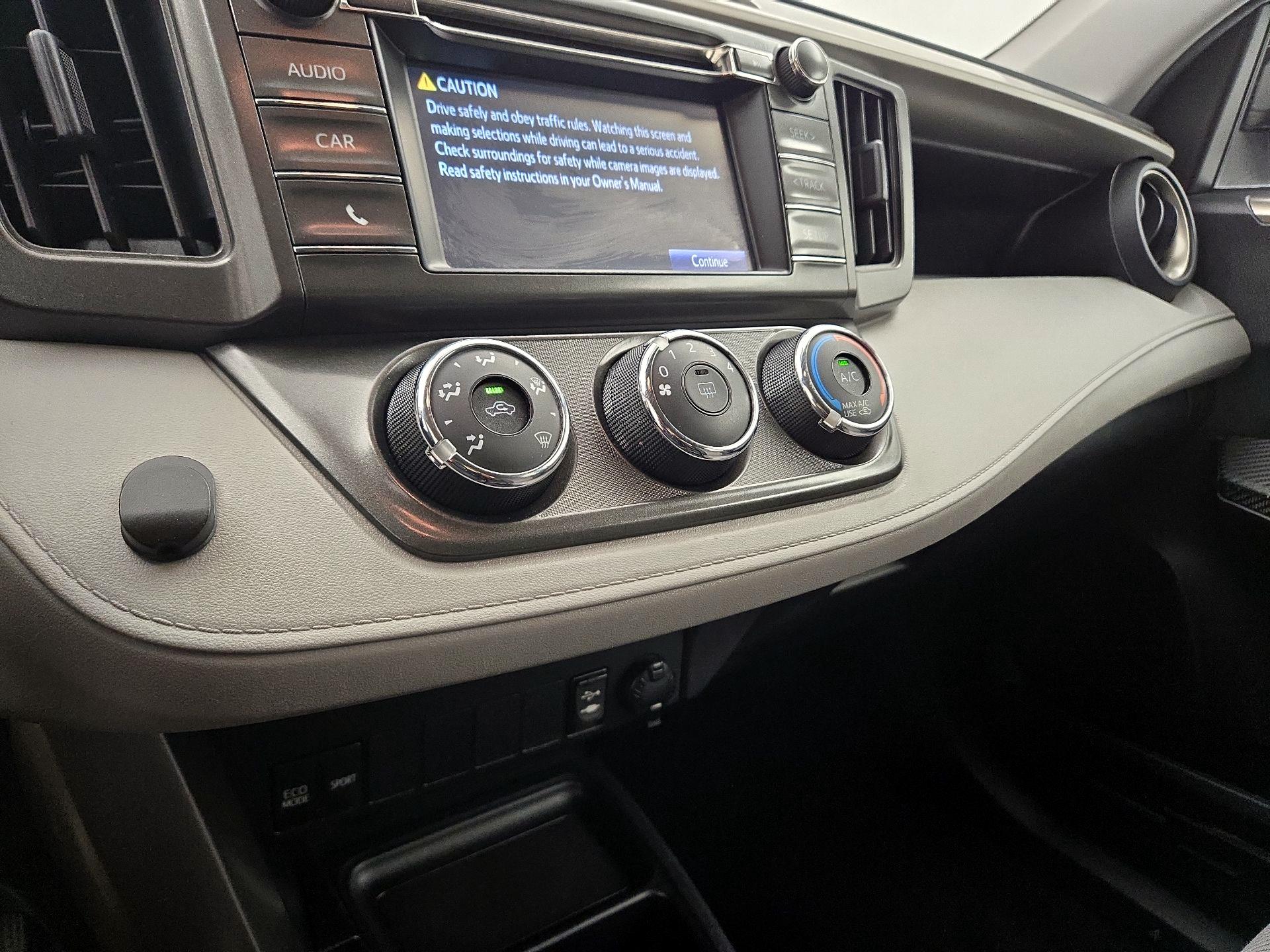 Thumbnail: 2015 Toyota RAV4 - 16