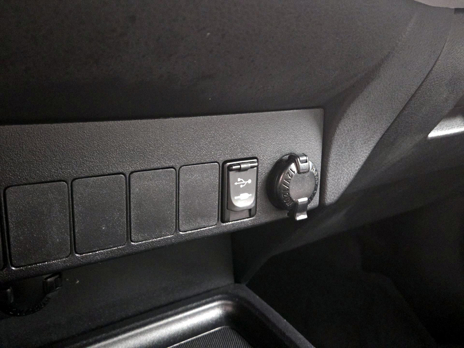 Thumbnail: 2015 Toyota RAV4 - 18