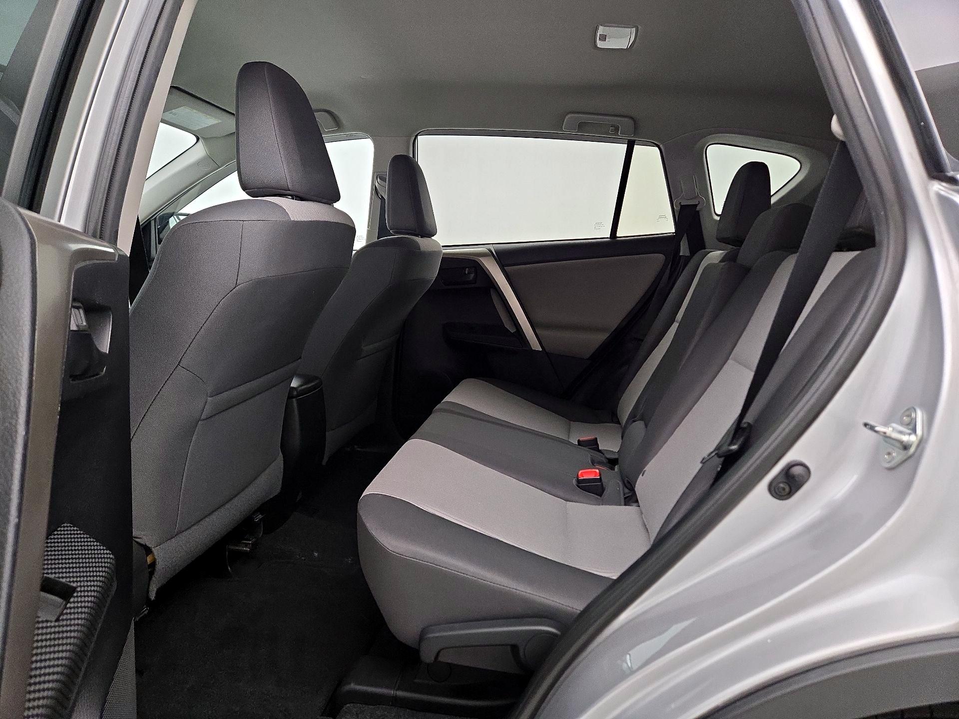 Thumbnail: 2015 Toyota RAV4 - 19