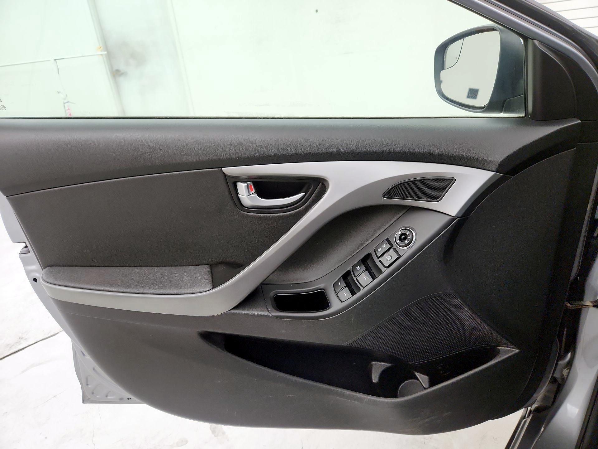Thumbnail: 2015 Hyundai Elantra - 12