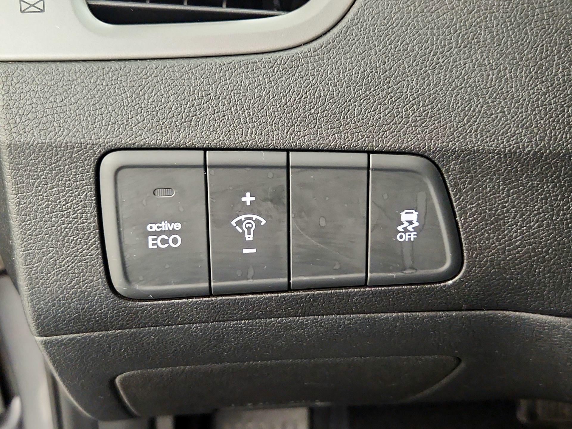 Thumbnail: 2015 Hyundai Elantra - 13