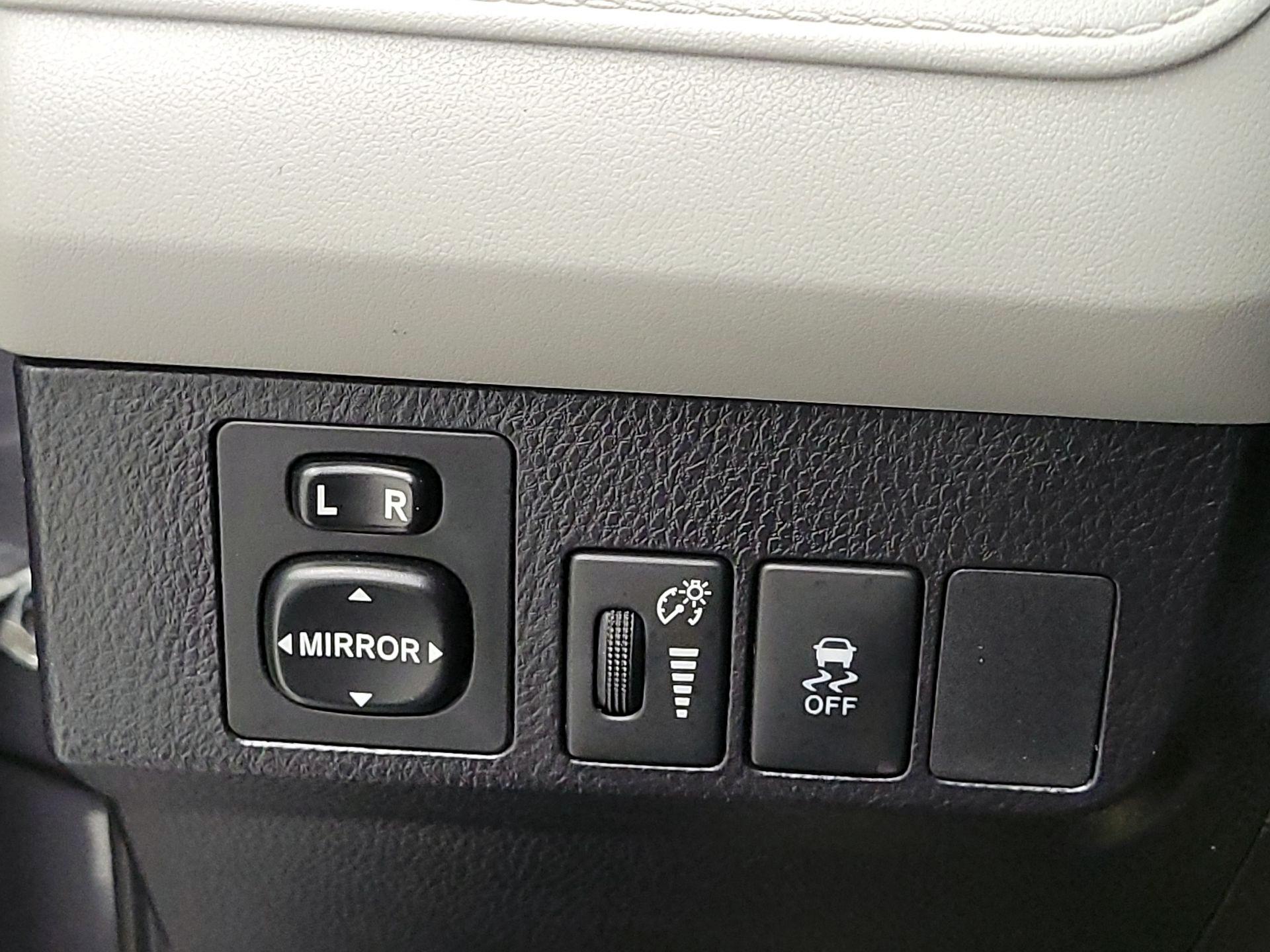 Thumbnail: 2015 Toyota RAV4 - 13