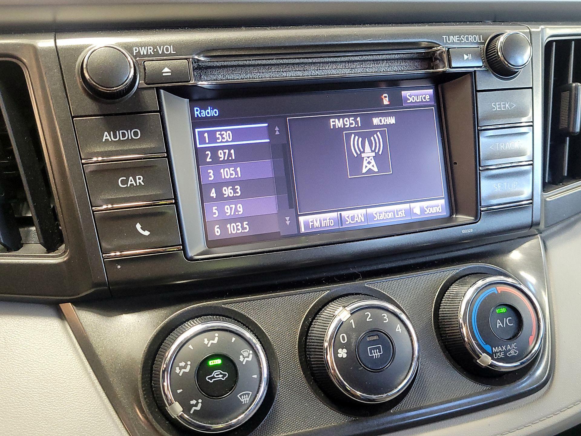 Thumbnail: 2015 Toyota RAV4 - 15