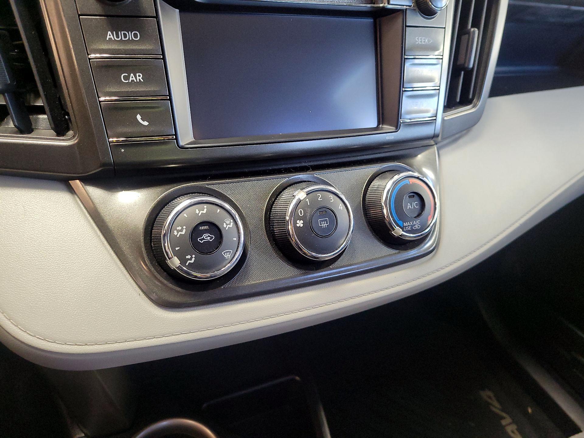 Thumbnail: 2015 Toyota RAV4 - 16