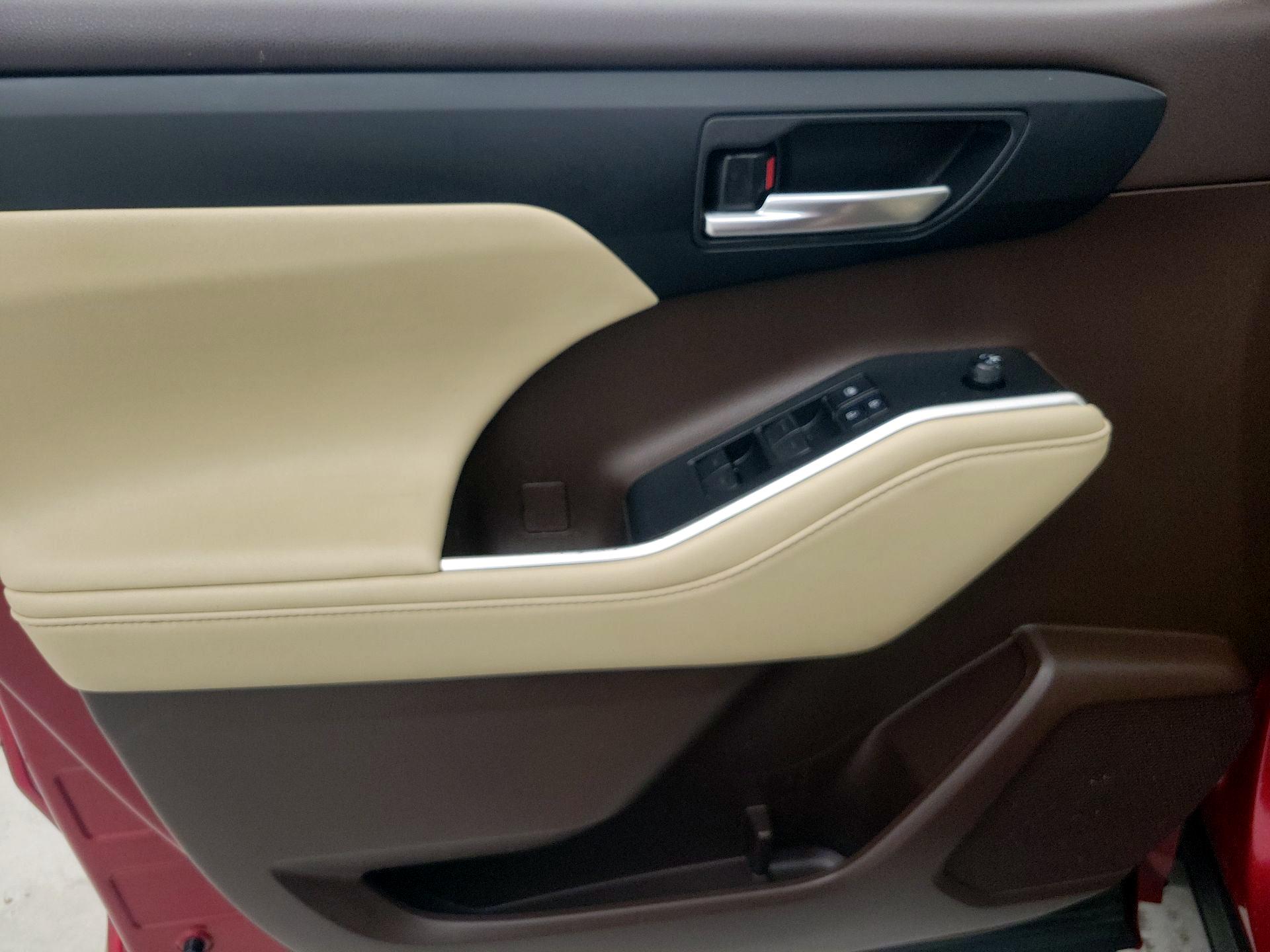 Thumbnail: 2021 Toyota Highlander - 12
