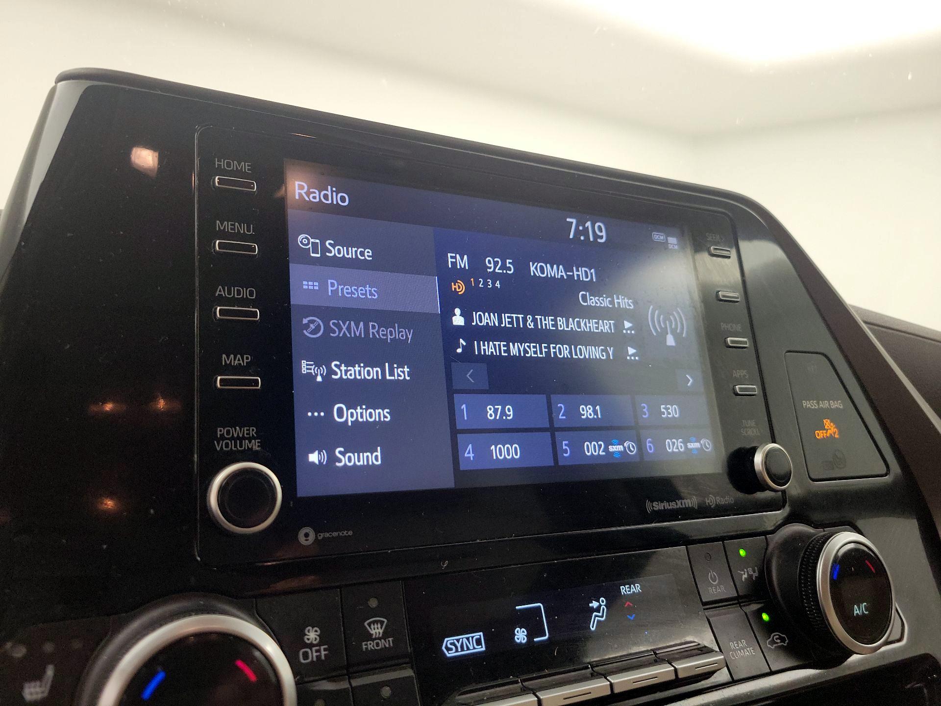 Thumbnail: 2021 Toyota Highlander - 15