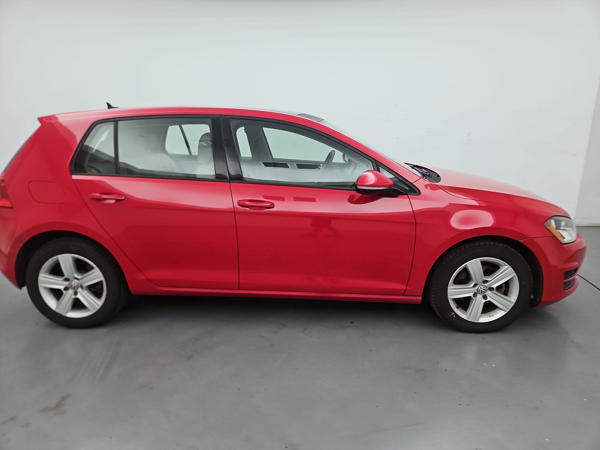 Thumbnail: 2017 Volkswagen Golf - 4