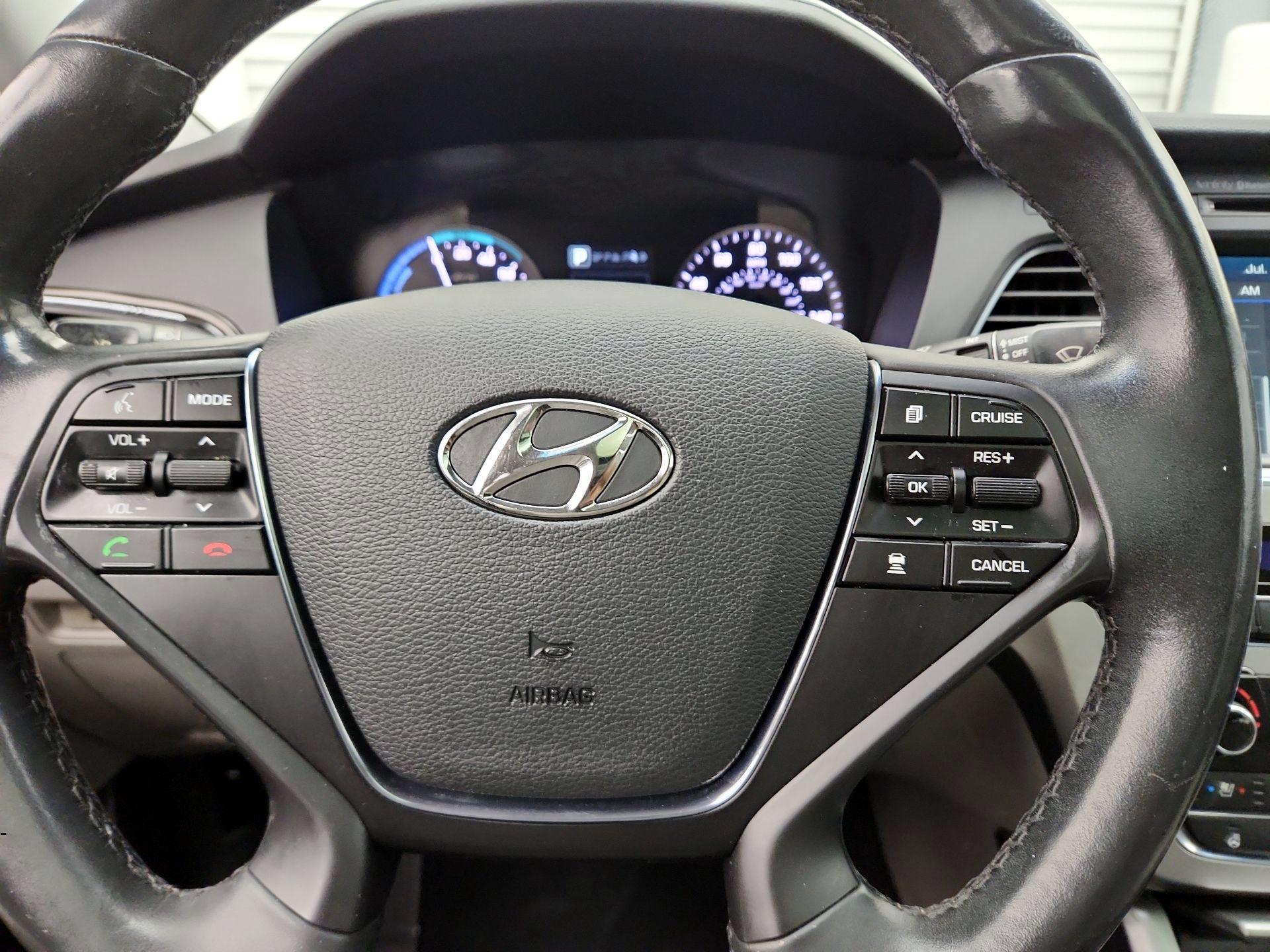 Thumbnail: 2016 Hyundai Sonata - 10
