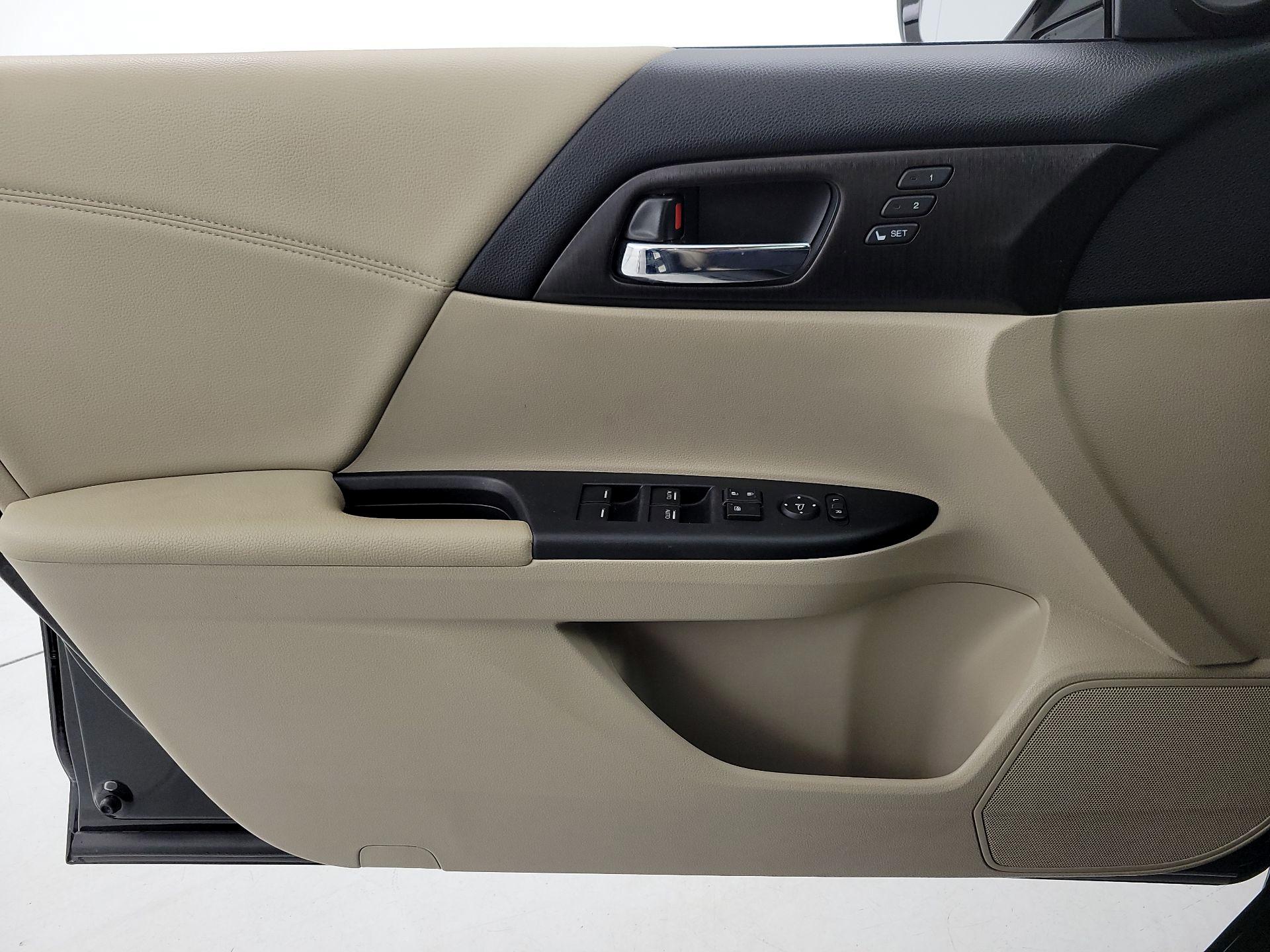 Thumbnail: 2015 Honda Accord - 12