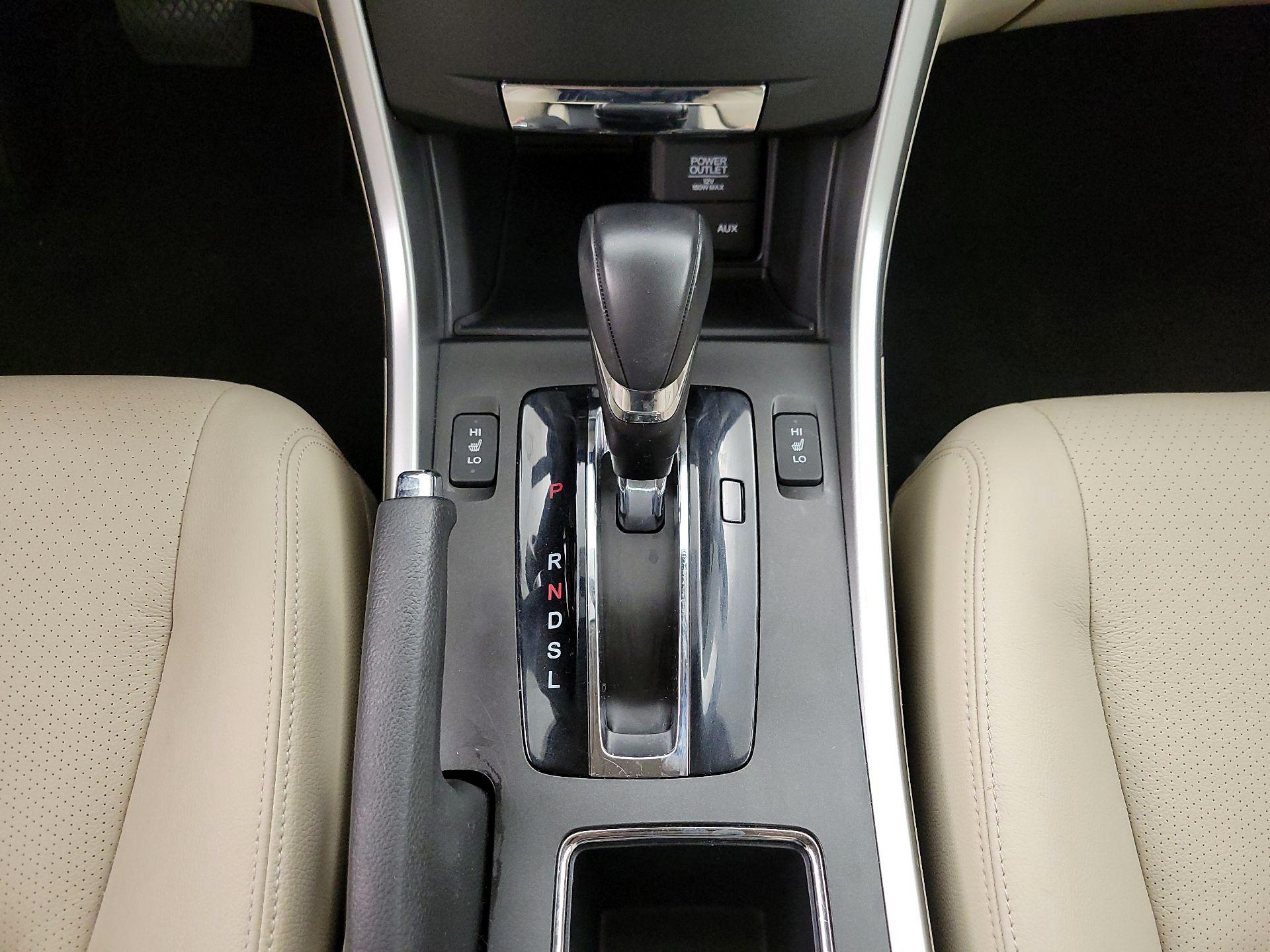 Thumbnail: 2015 Honda Accord - 17