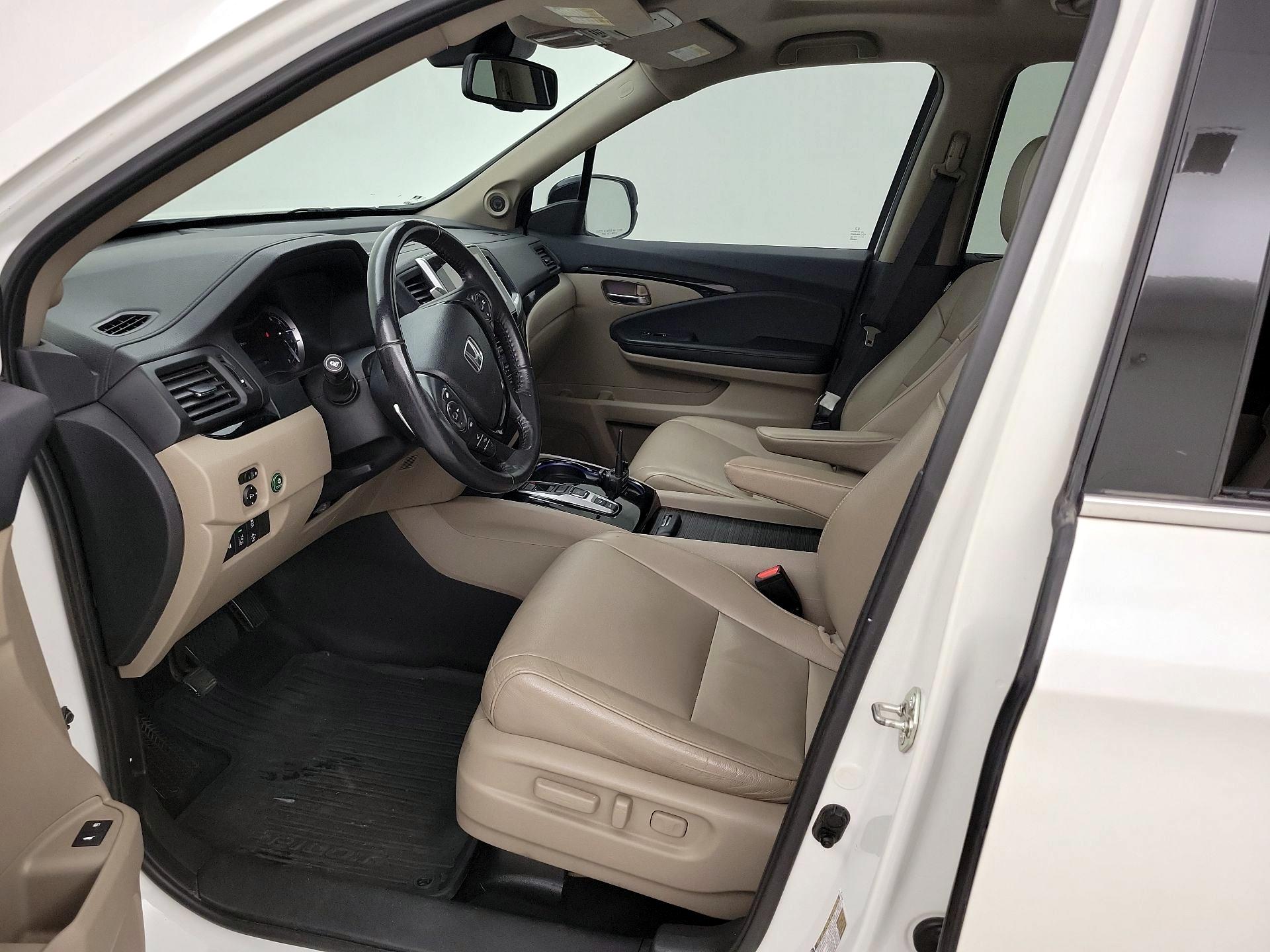 Thumbnail: 2017 Honda Pilot - 11