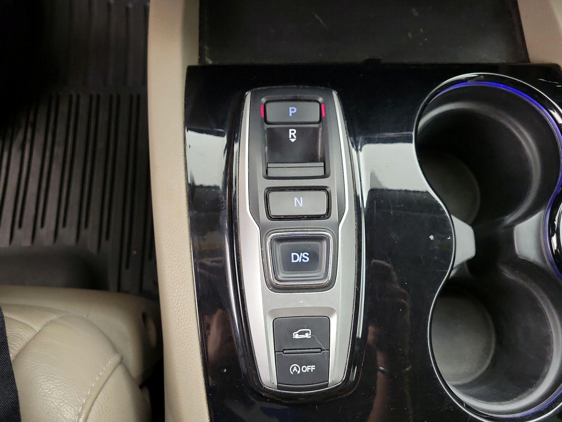 Thumbnail: 2017 Honda Pilot - 18