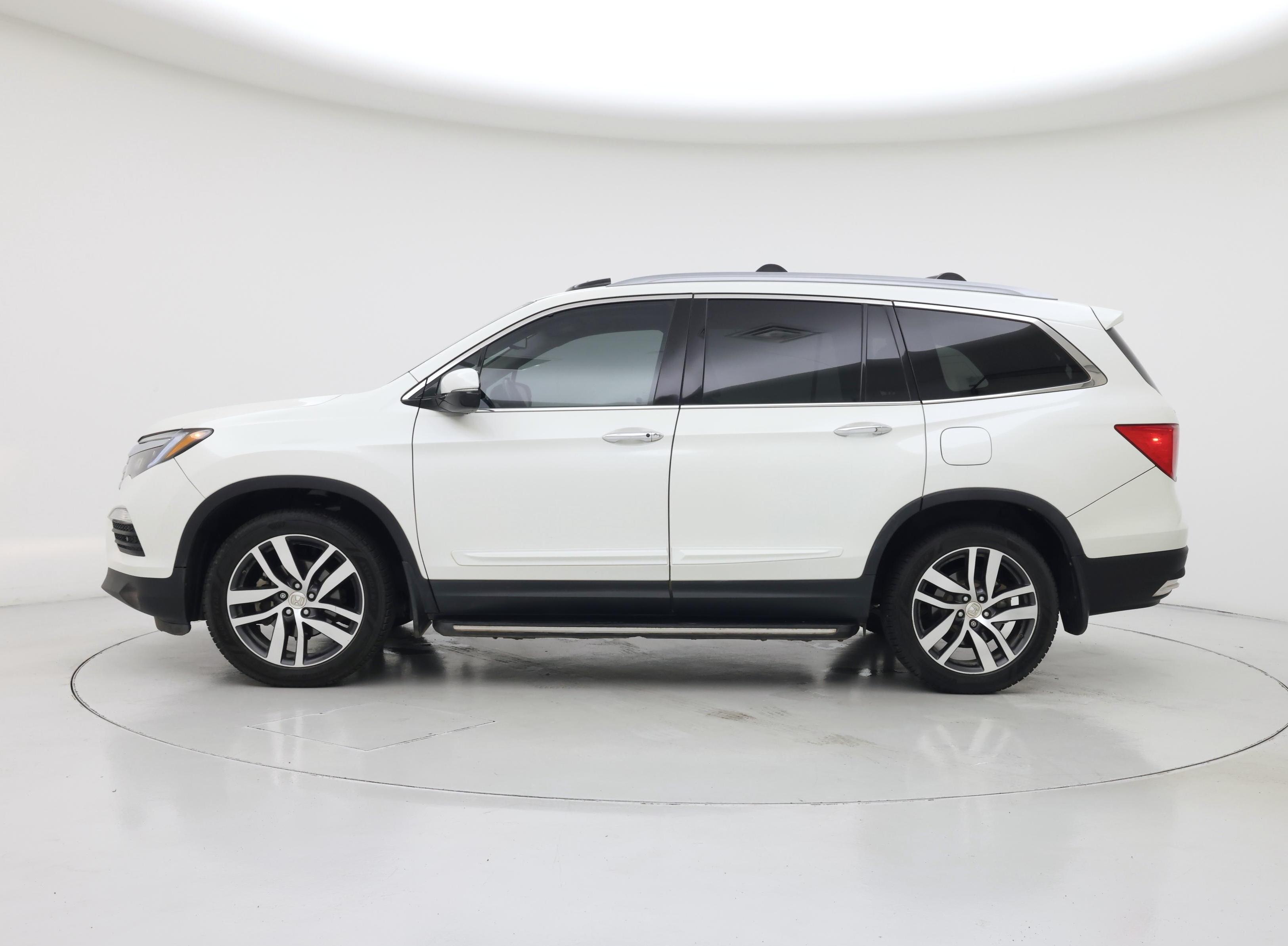 Thumbnail: 2017 Honda Pilot - 3