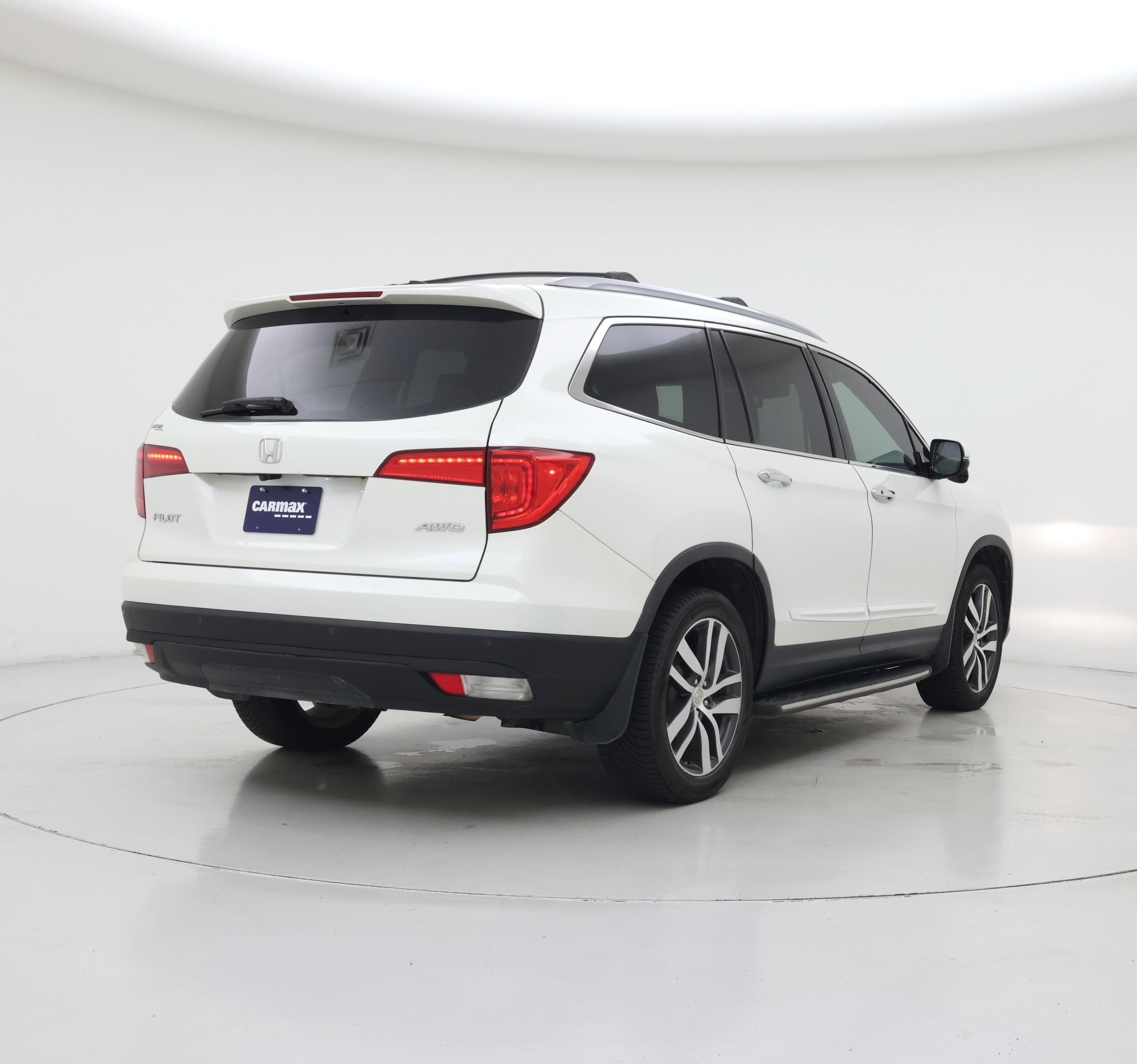 Thumbnail: 2017 Honda Pilot - 8