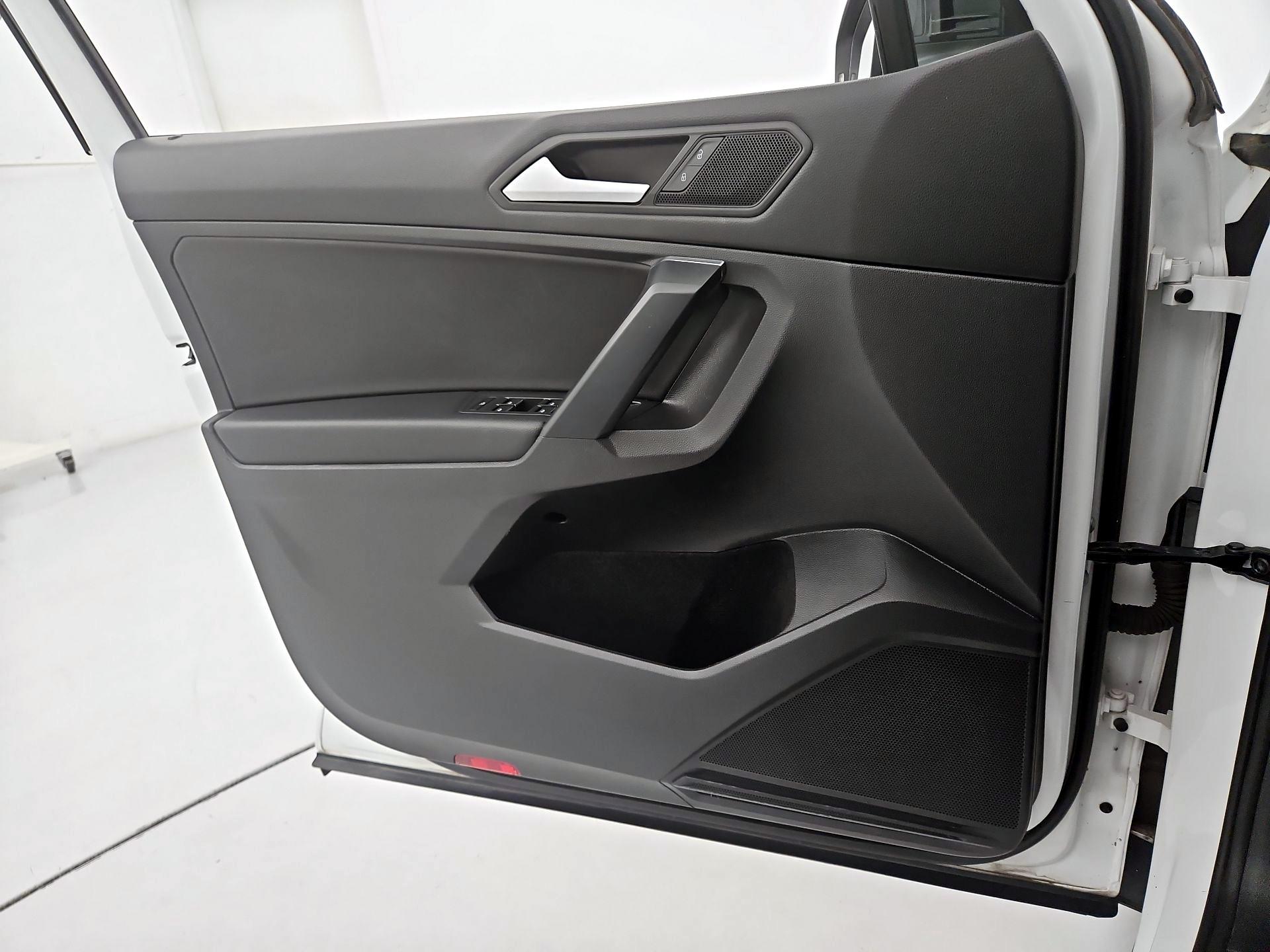 Thumbnail: 2021 Volkswagen Tiguan - 12