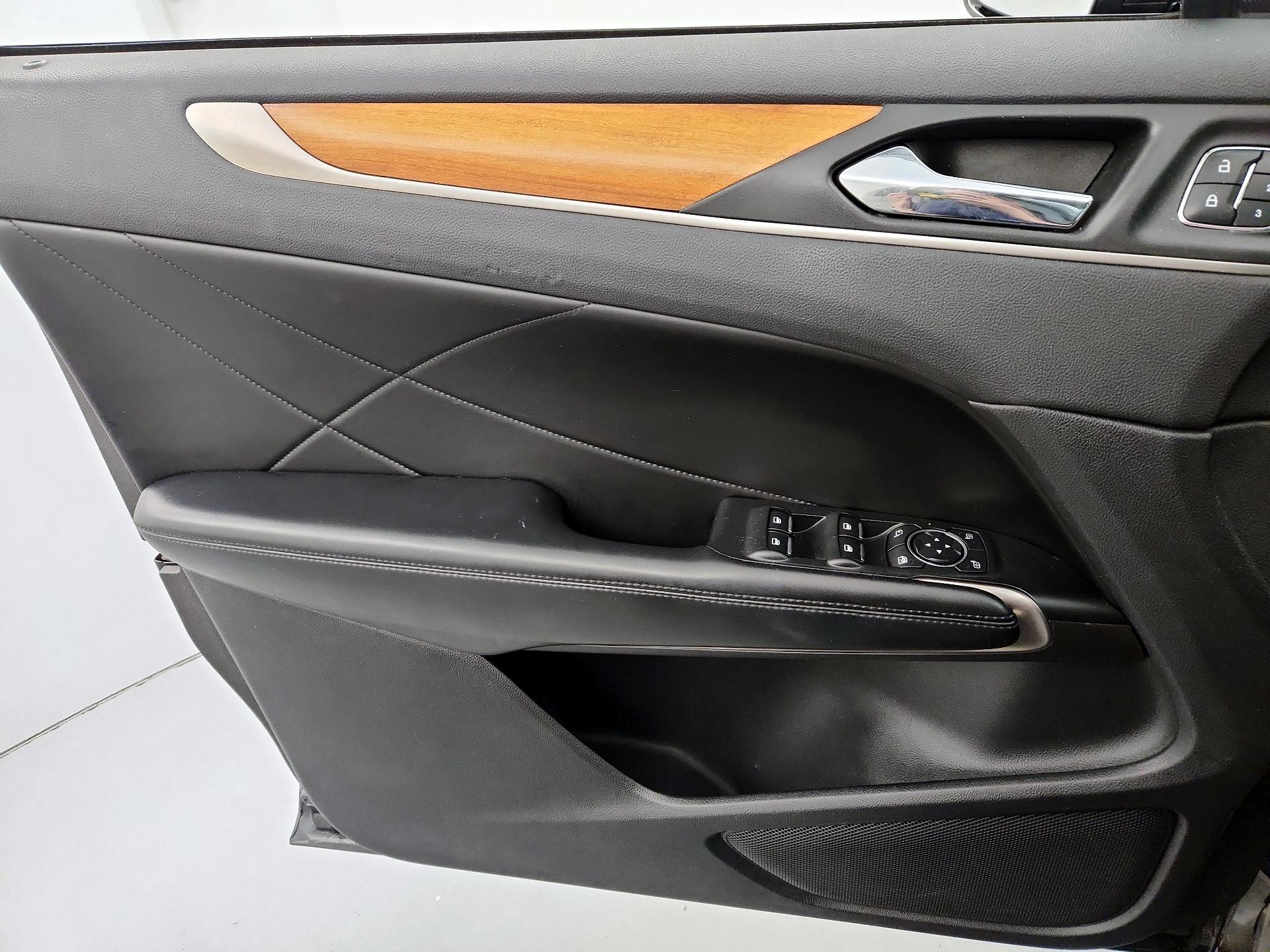 Thumbnail: 2016 Lincoln MKC - 12