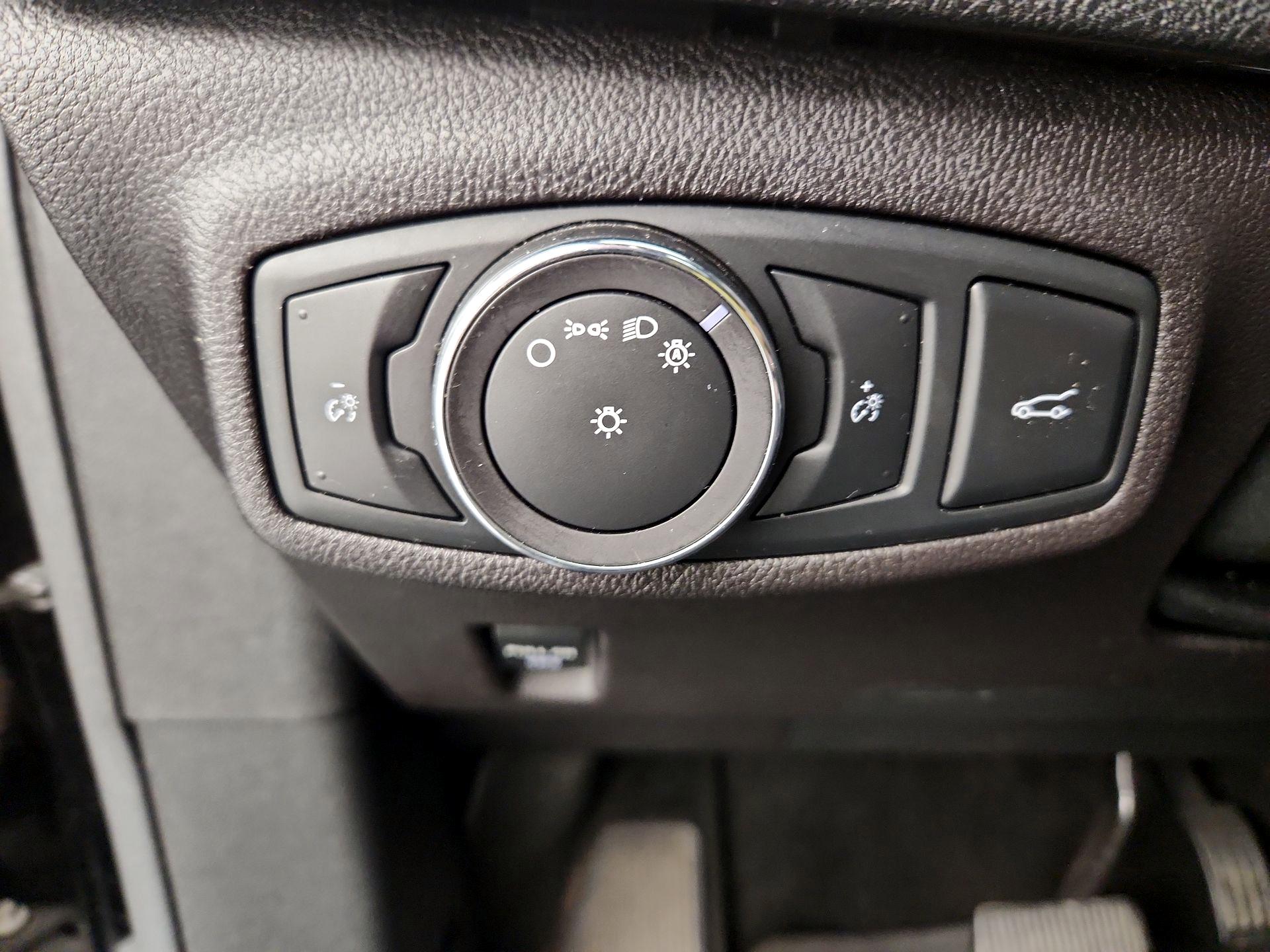 Thumbnail: 2016 Lincoln MKC - 13