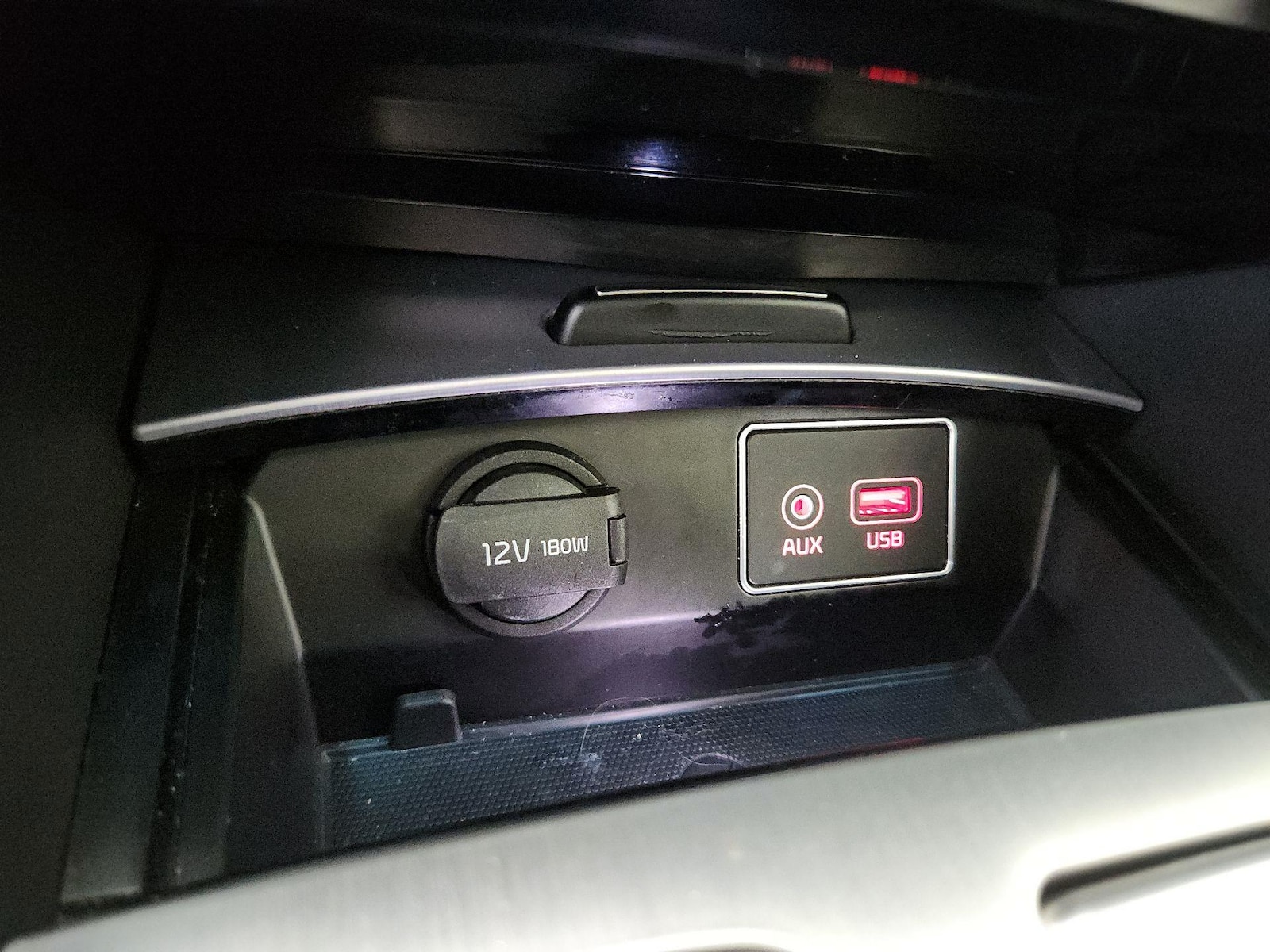 2017 Kia K900 Premium - Photo 20