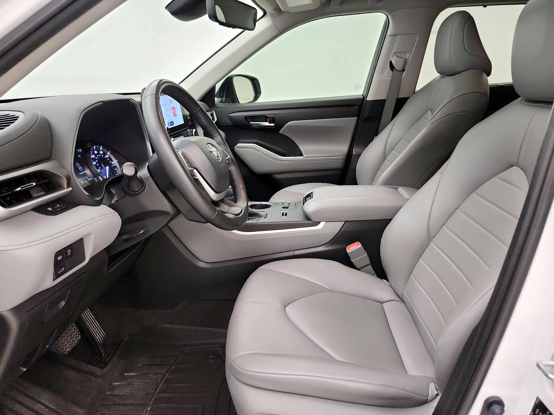 Thumbnail: 2023 Toyota Highlander - 11