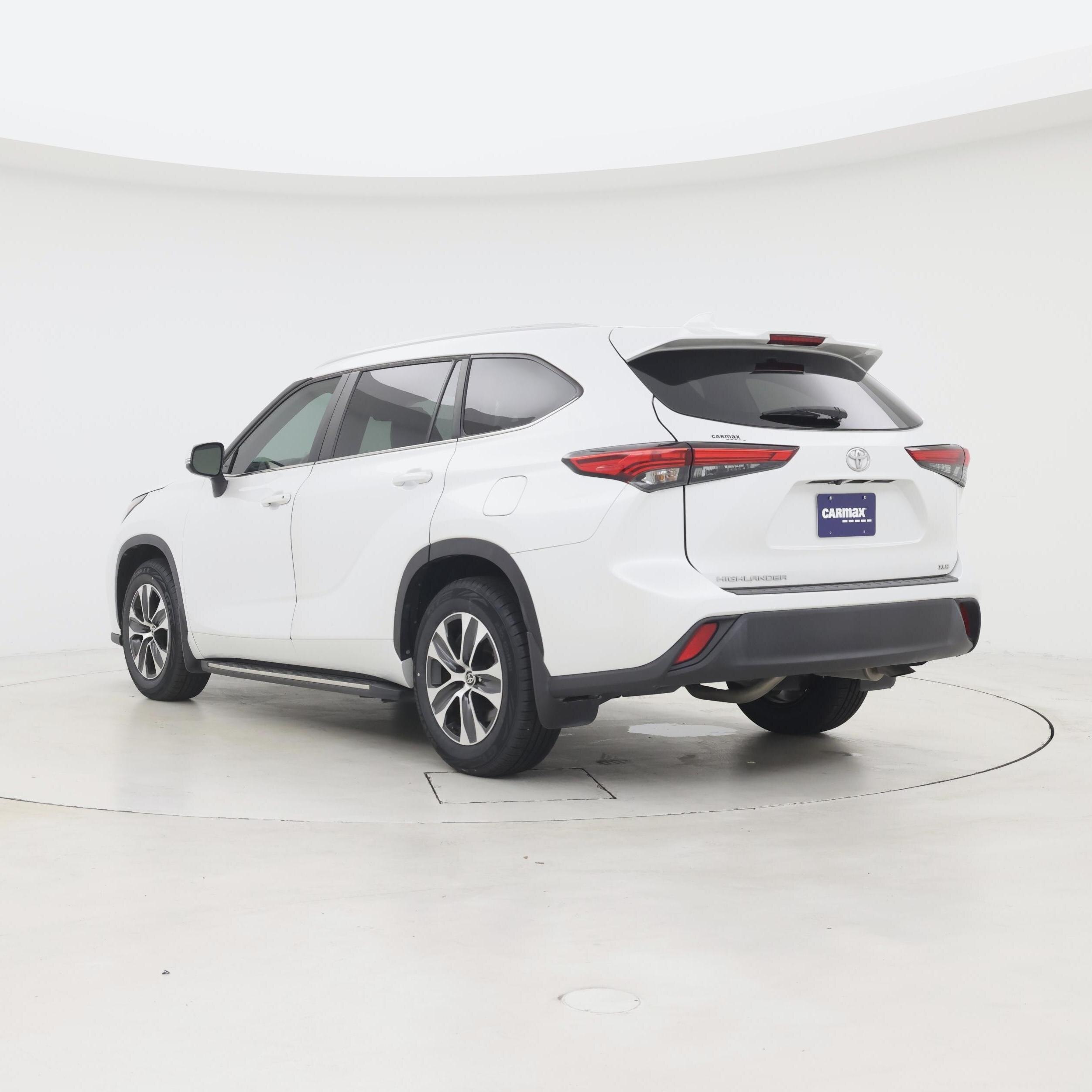 Thumbnail: 2023 Toyota Highlander - 2