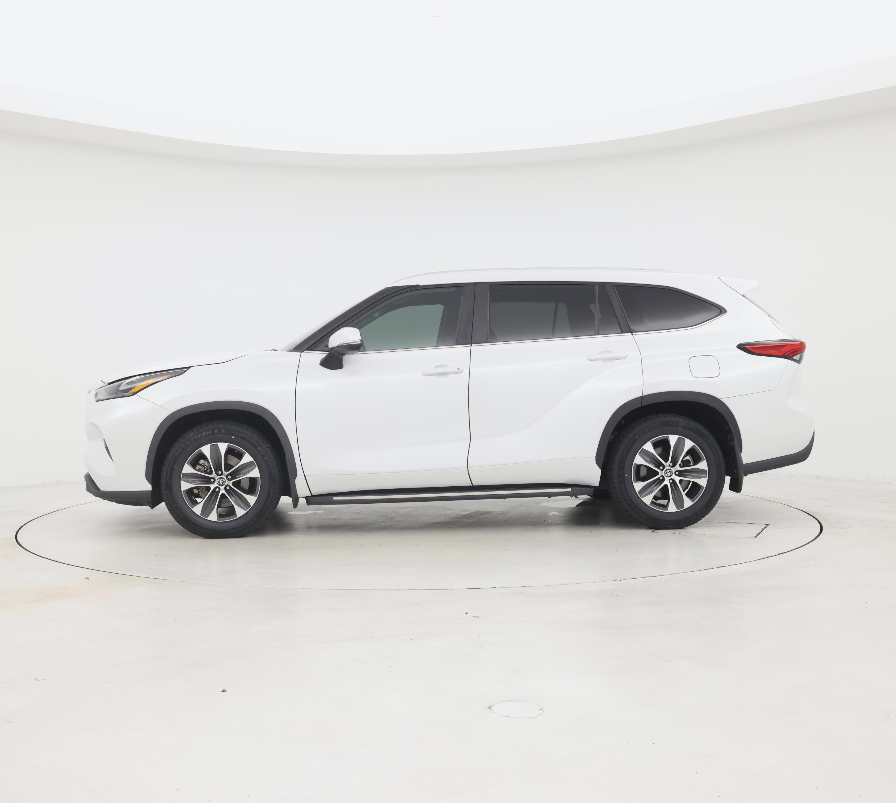 Thumbnail: 2023 Toyota Highlander - 3