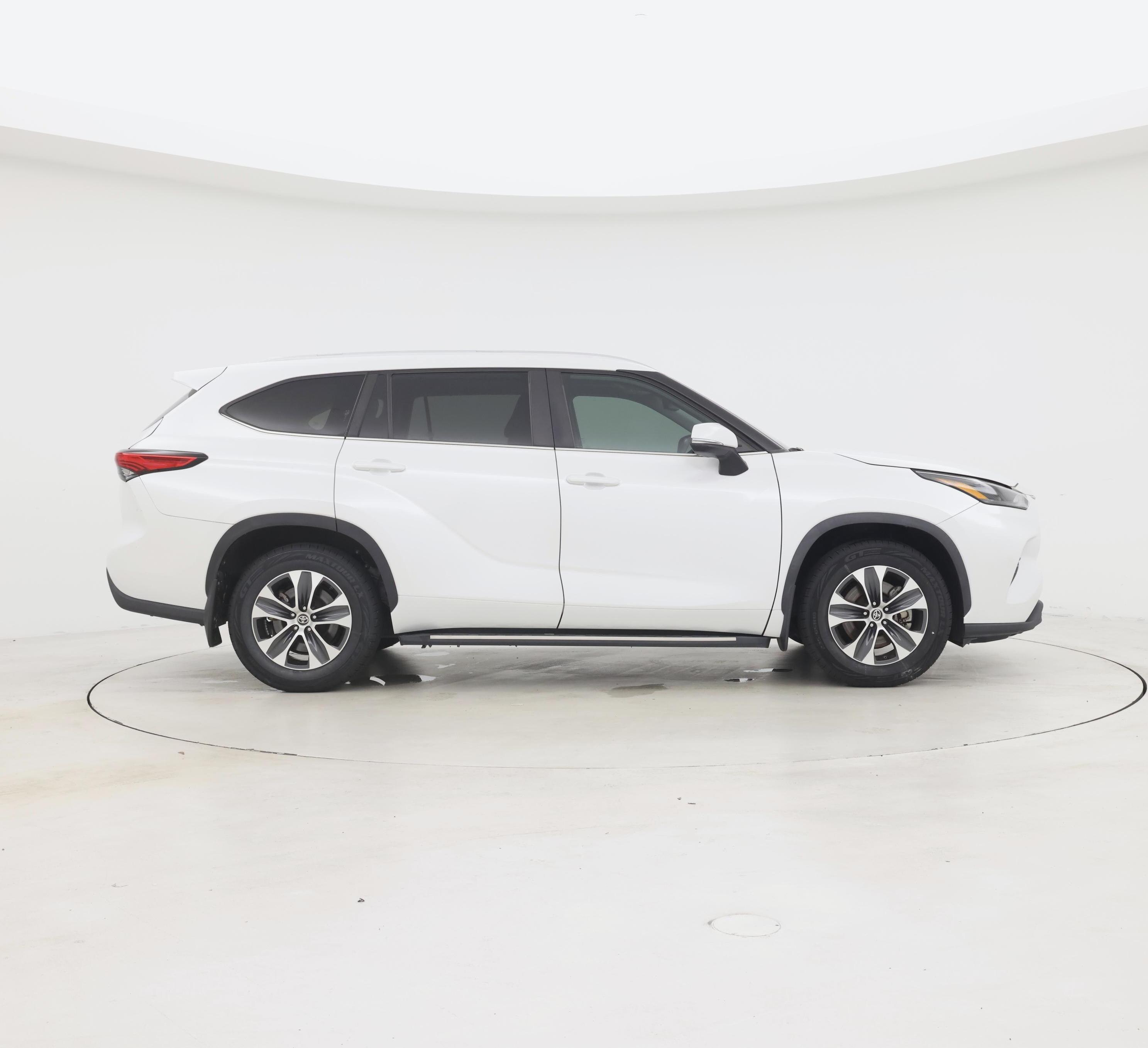 Thumbnail: 2023 Toyota Highlander - 7