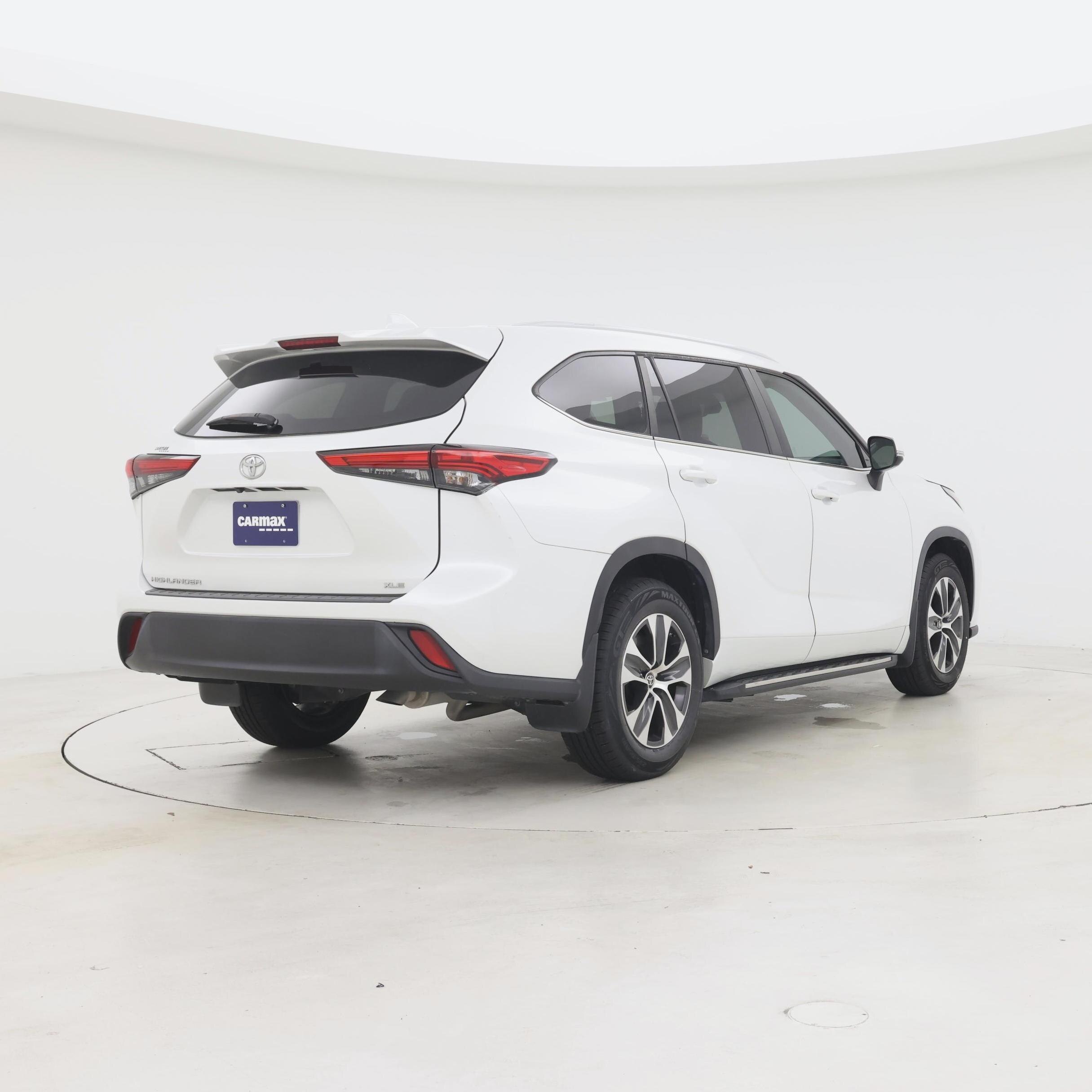Thumbnail: 2023 Toyota Highlander - 8