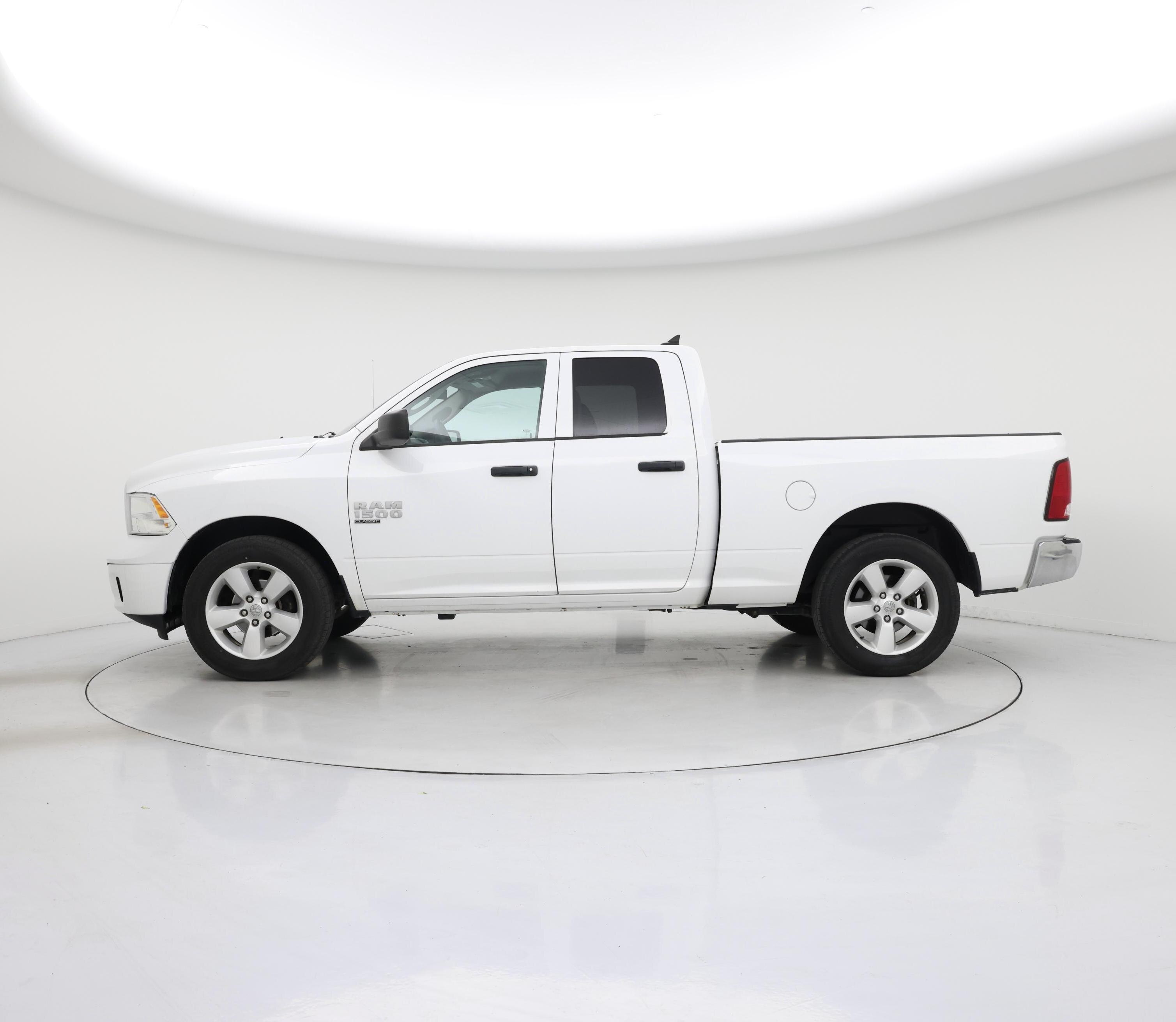 Thumbnail: 2021 RAM 1500 Classic - 3