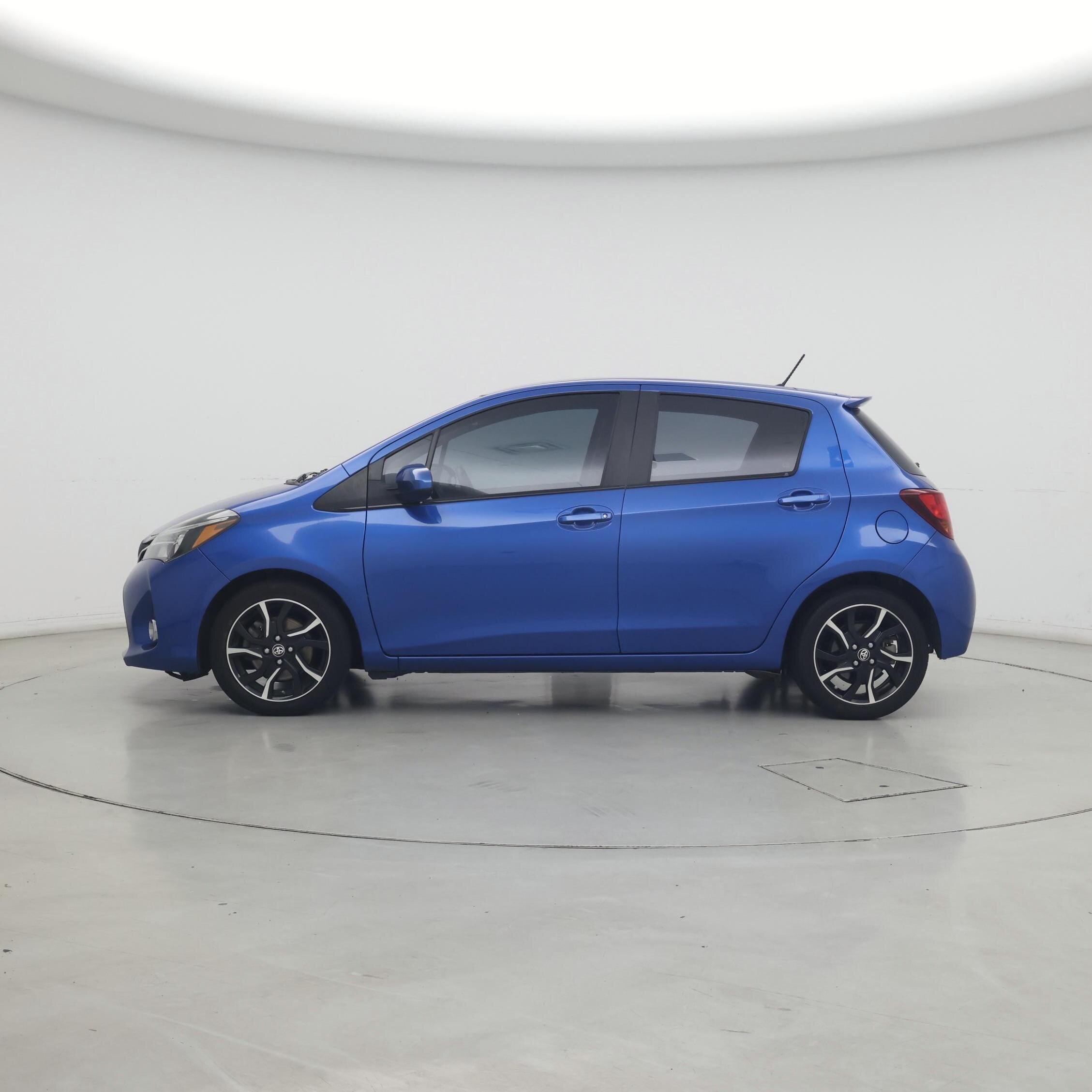 Thumbnail: 2015 Toyota Yaris - 3