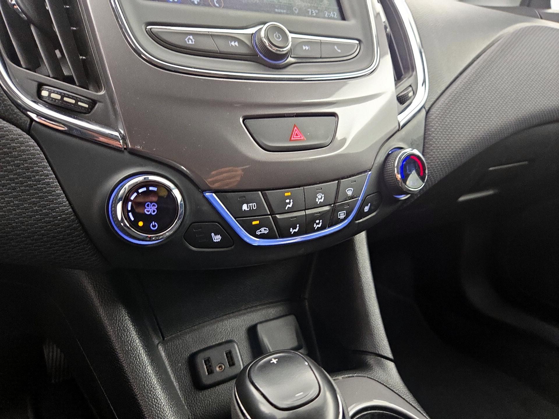 Thumbnail: 2019 Chevrolet Cruze - 16
