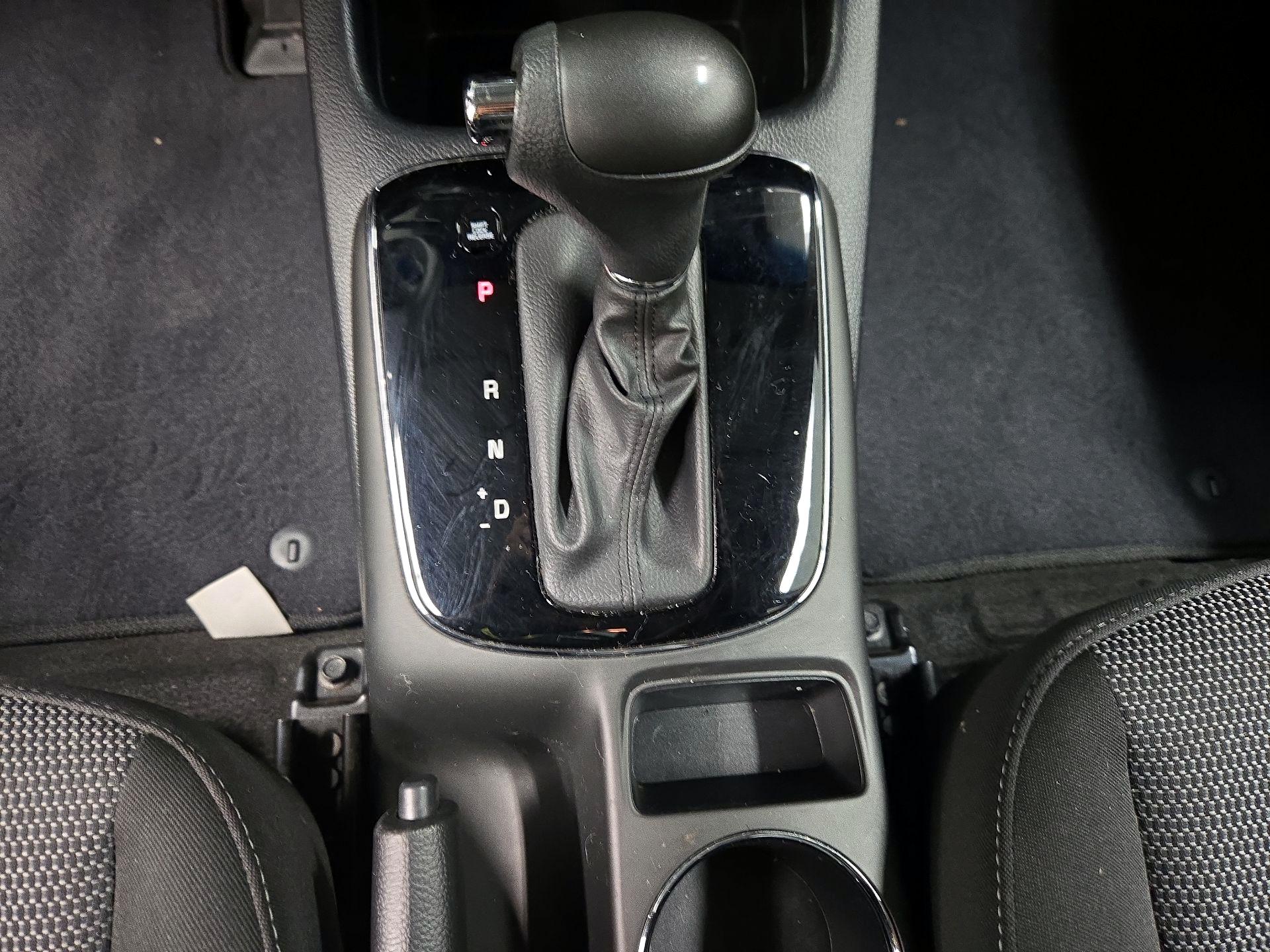 Thumbnail: 2018 Kia Forte - 16