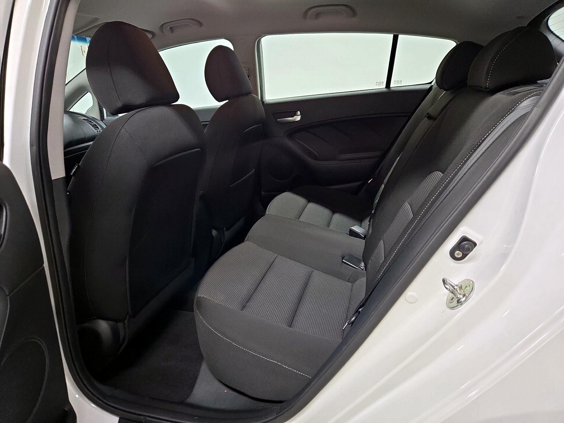 Thumbnail: 2018 Kia Forte - 18