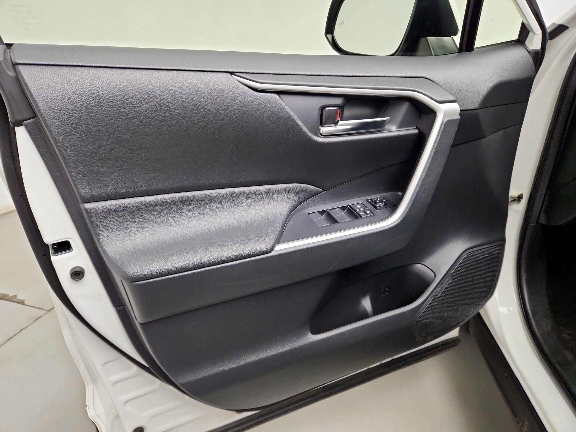 Thumbnail: 2021 Toyota RAV4 - 12